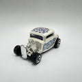 1932 32 Ford Deluxe 3 Window Coupe Collectible 1/64 Scale Diecast Diorama Model