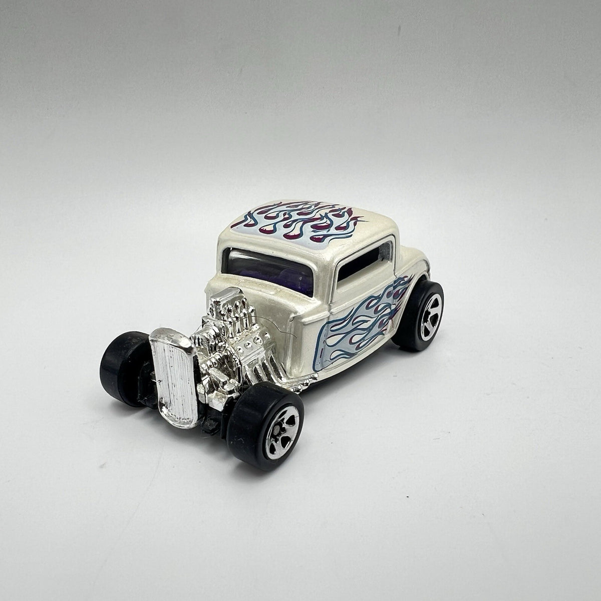 1932 32 Ford Deluxe 3 Window Coupe Collectible 1/64 Scale Diecast Diorama Model