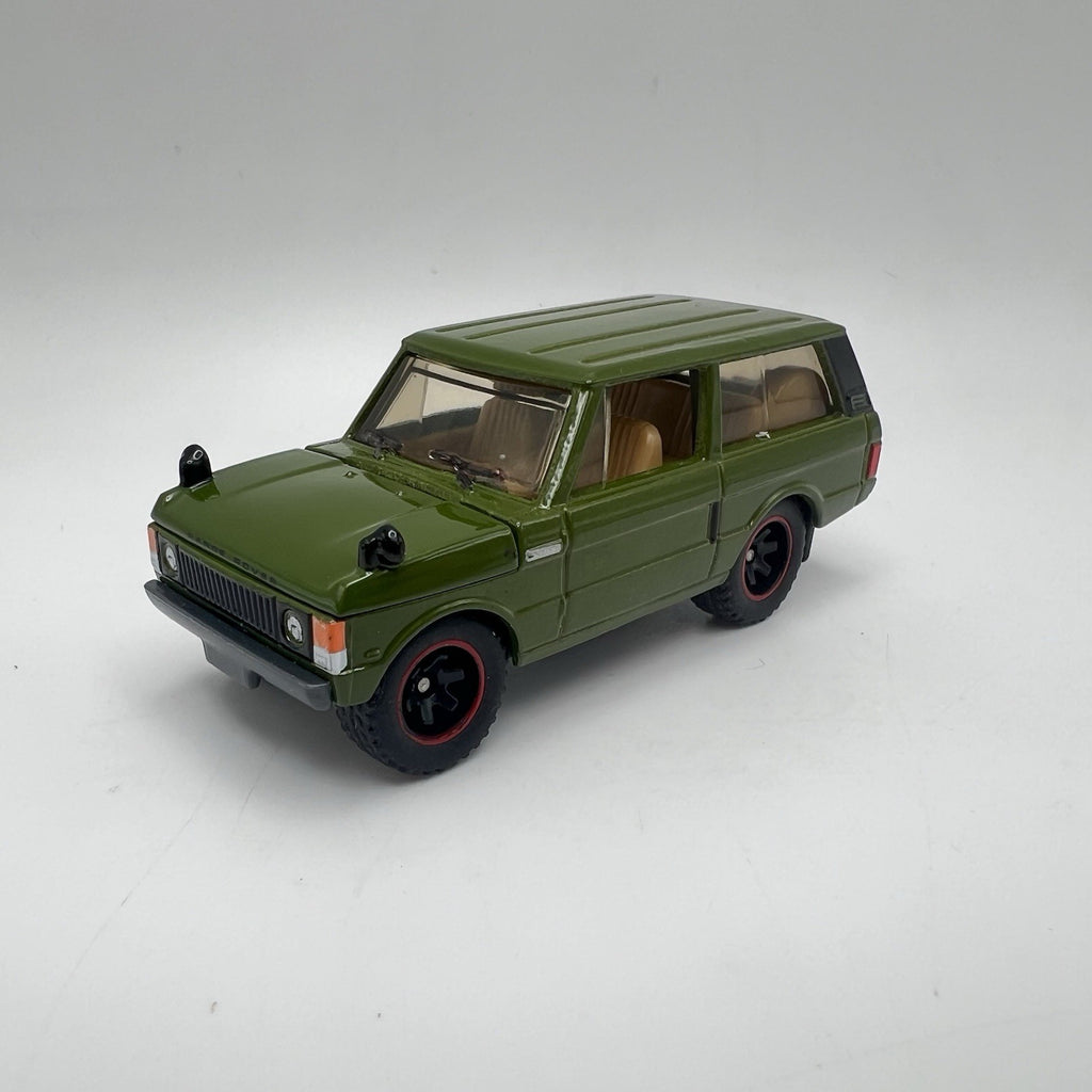 1975 LAND ROVER RANGE ROVER Diorama Collectible Model Truck 1:64 W/ Real Riders