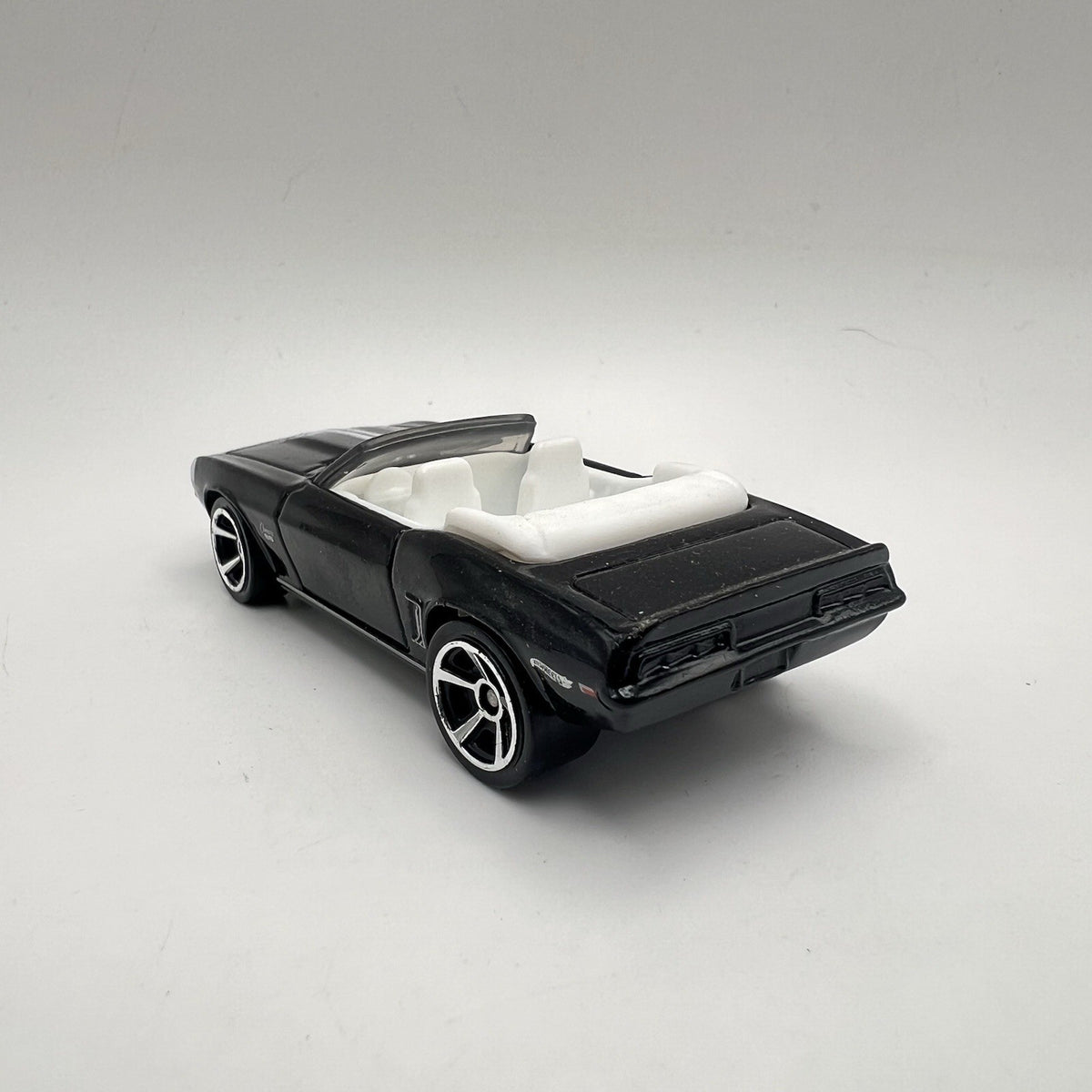 1969 69 Chevy Camaro SS Convertible Collectible 1/64 Scale Diecast Diorama Model