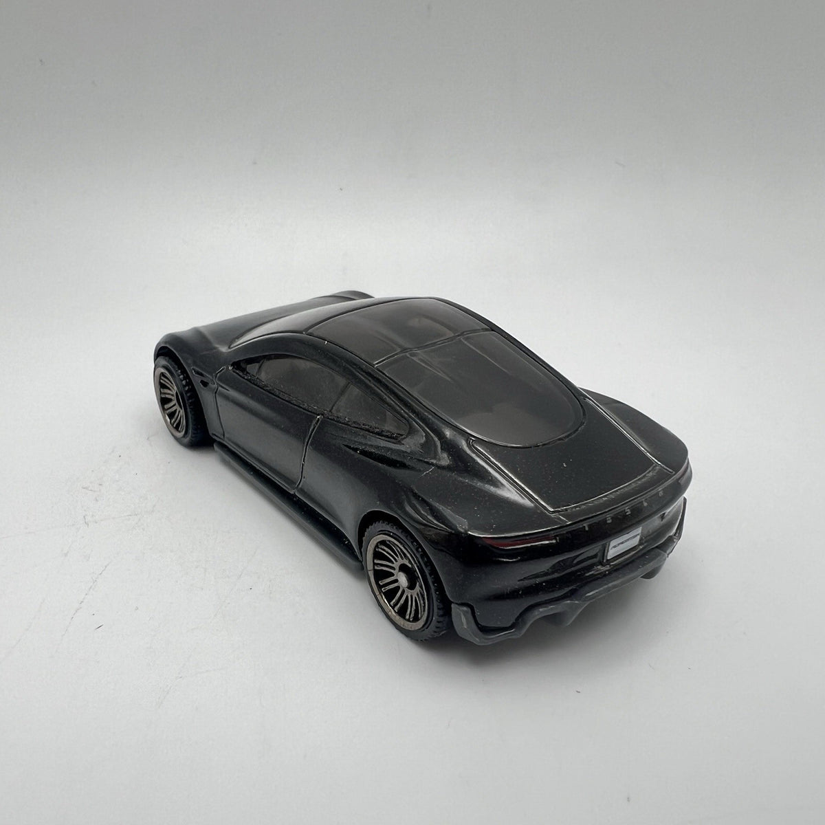 2024 24 Tesla Roadster Collectible 1/64 Scale Diecast Diorama Model
