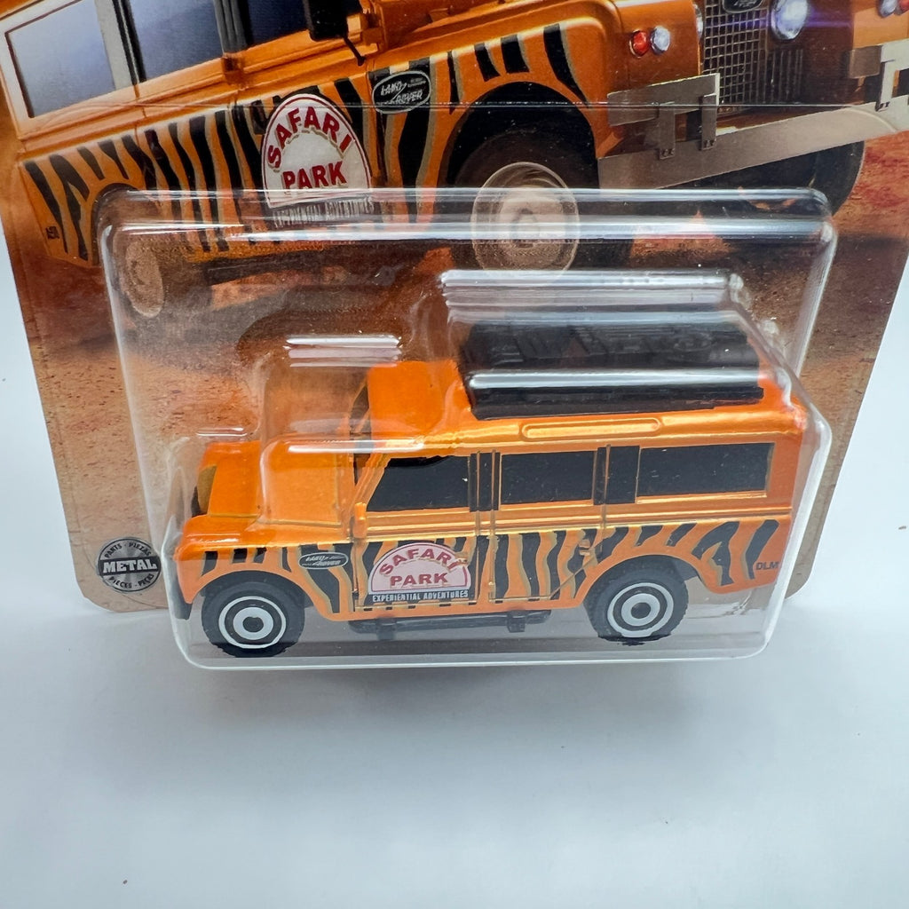 Matchbox 1966 Land Rover Gen II Orange Safari Park 82/125 1:64 Diecast