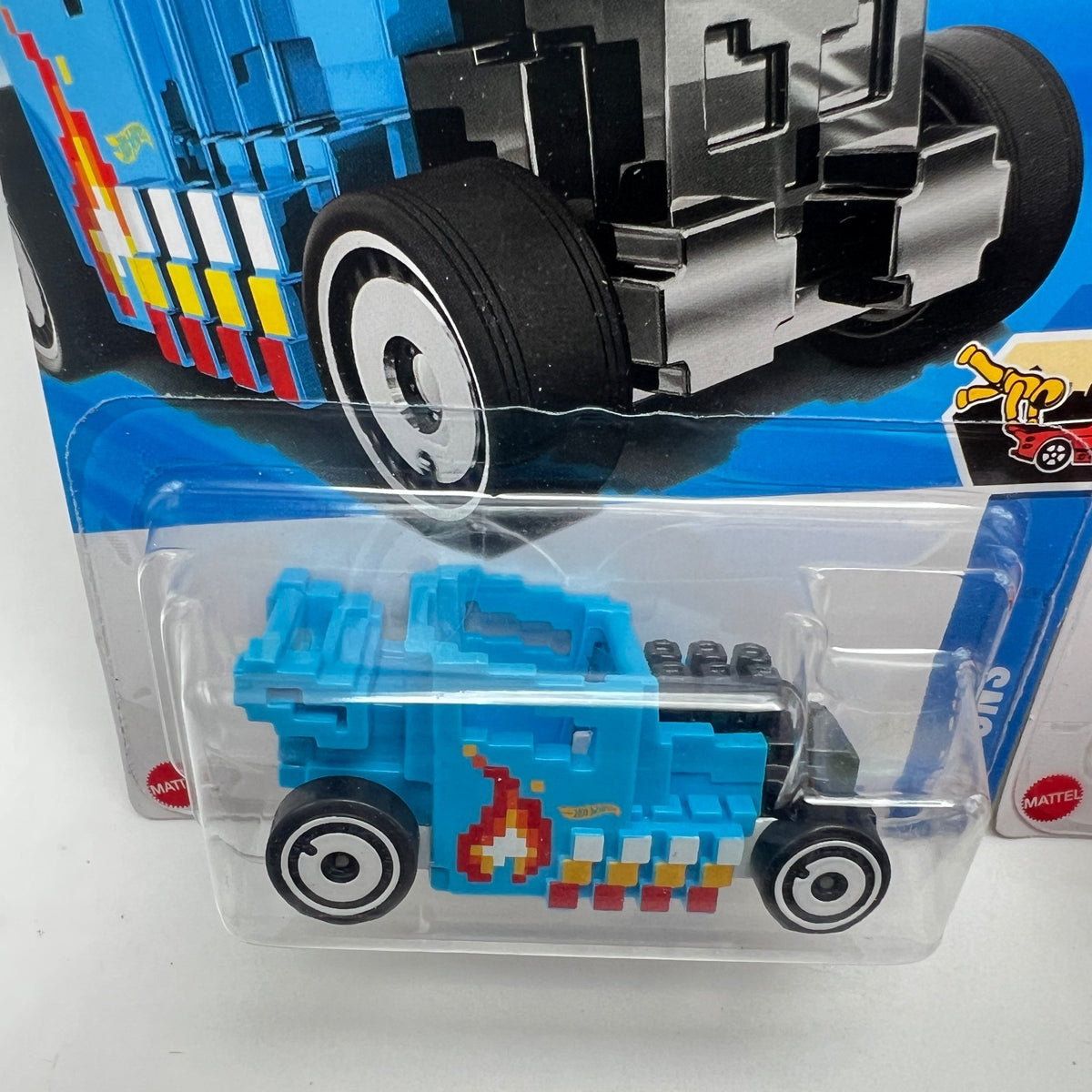 Hot Wheels Pixel Shaker Lot of 2 Blue & Orange HW Ride-Ons 5/5 138/250