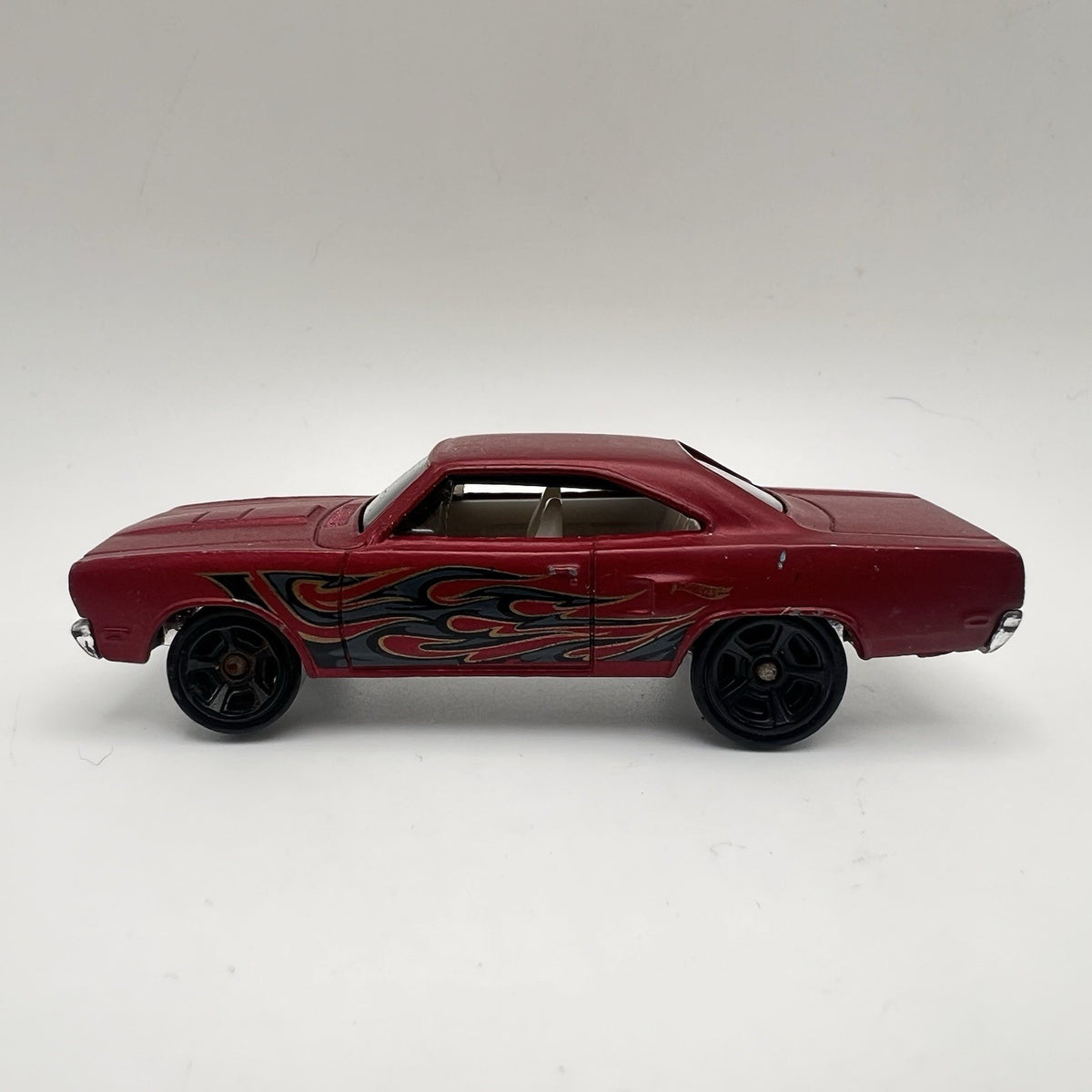 1970 70 Plymouth Road Runner Collectible 1/64 Scale Diecast Diorama Model