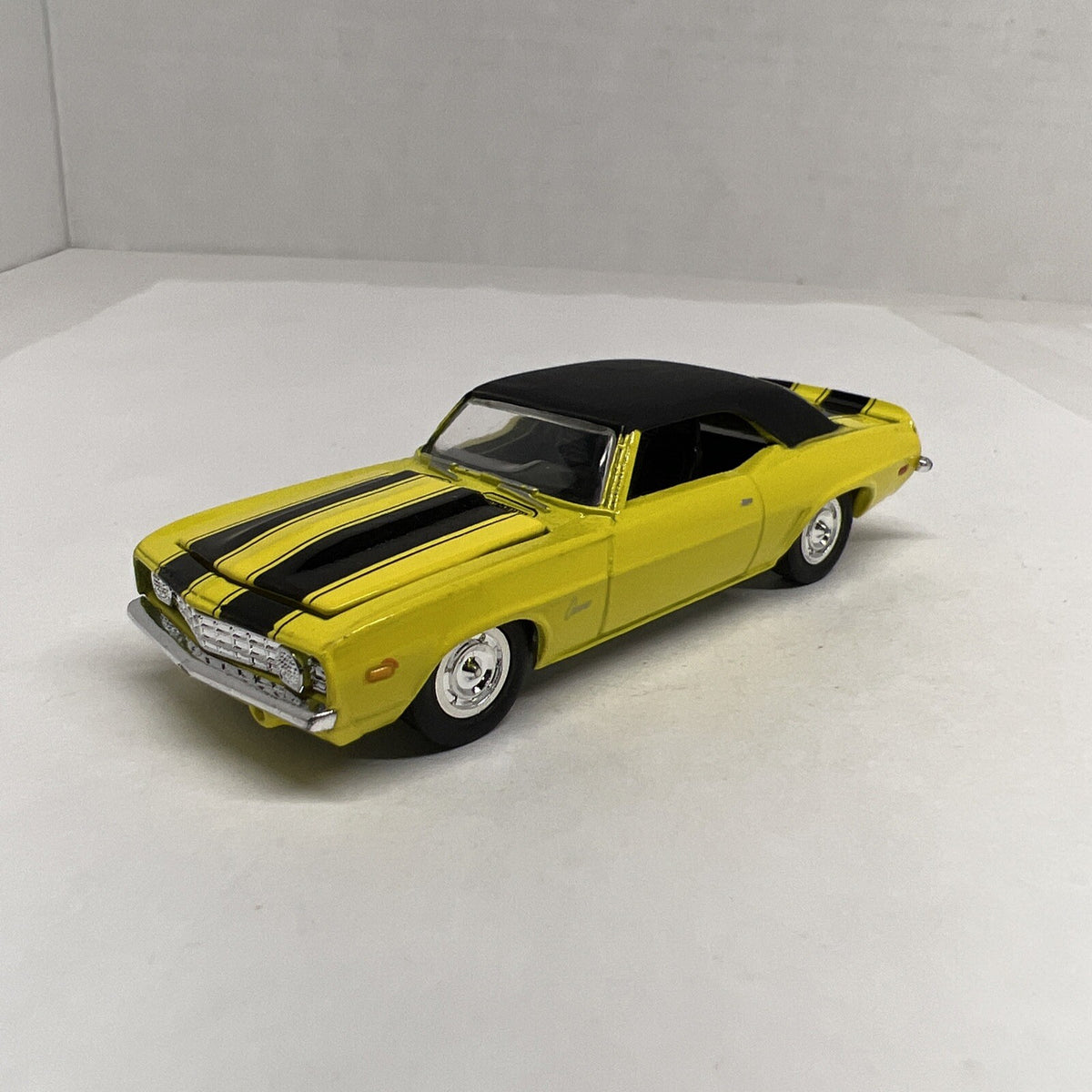Racing Champions Hot Rod Camshaft Tech 1969 69 Chevy Camaro Yellow 1:57