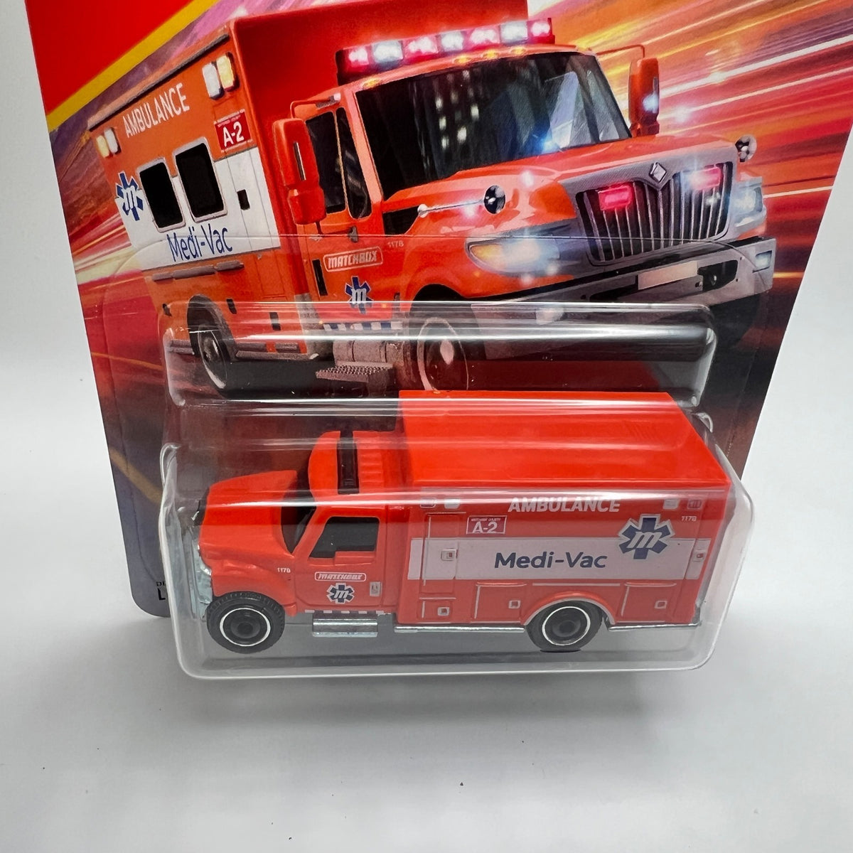Matchbox International Terrastar 17/125 Orange Medi-Vac Ambulance 1:64