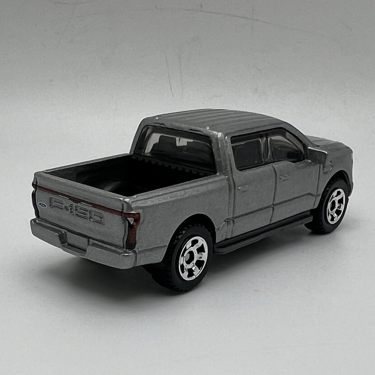 2022 22 Ford F-150 Lightning Collectible 1/64 Scale Diecast Diorama Model