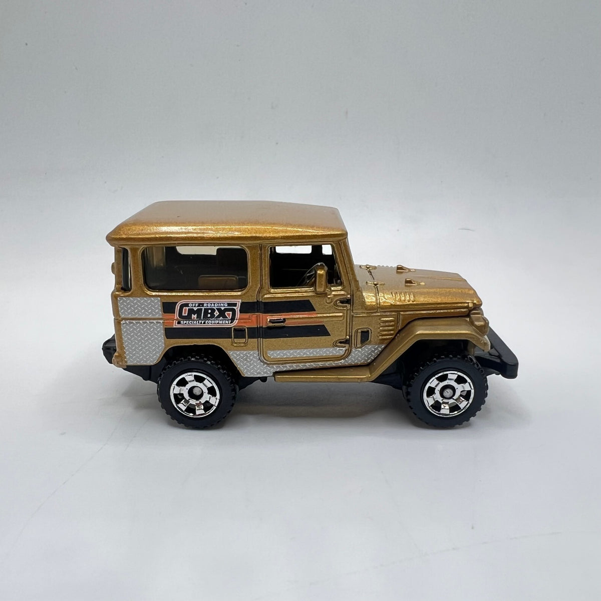 Matchbox Toyota FJ40 Land Cruiser 1968 Gold MBX LOOSE 1/64