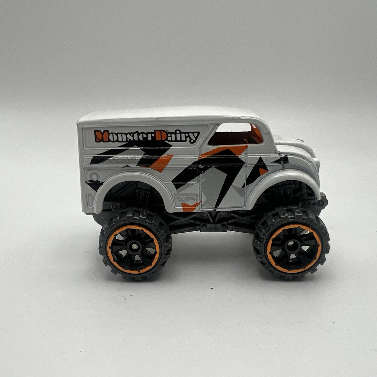 Hot Wheels Monster Dairy Delivery Truck - White - Loose 1:64 - Speed Blur