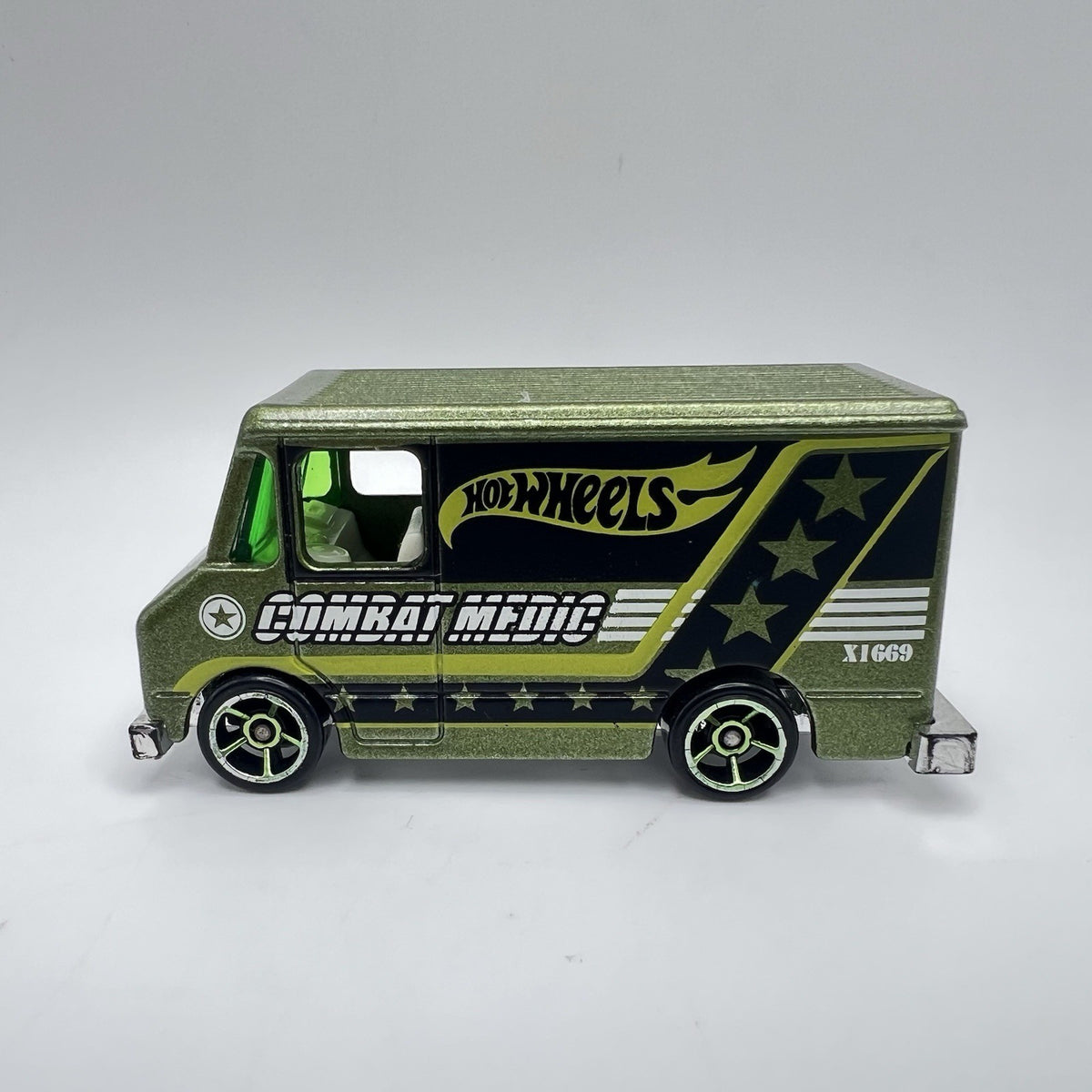 Hot Wheels Grumman Olson HW City Combat Medic Rescue Van Green 2012 Mint - LOOSE