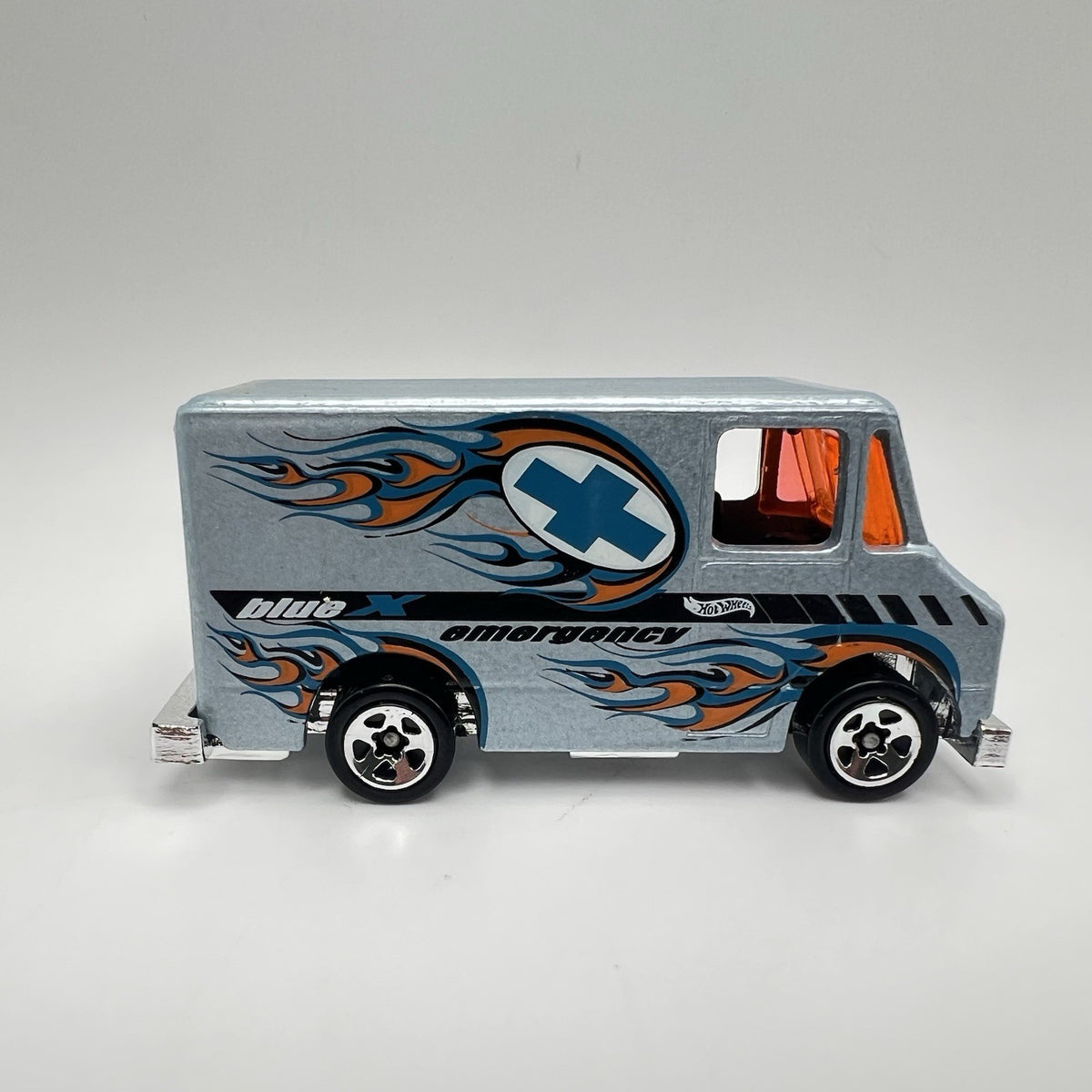 hot wheels diecast 1986 blue X emergency van (mint condition) Loose