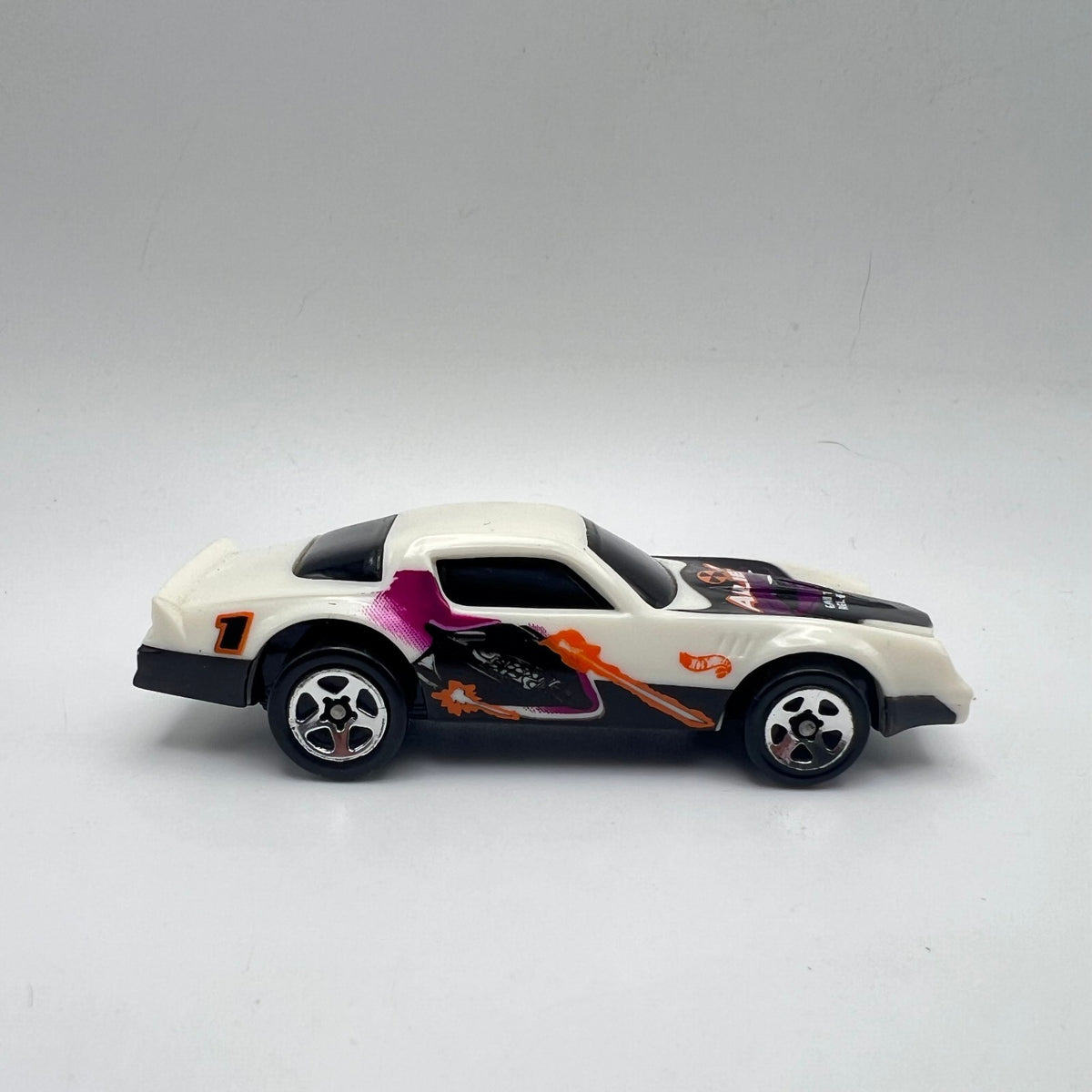 Hot Wheels '80 Camaro Z28 White Alienz LOOSE 1/64