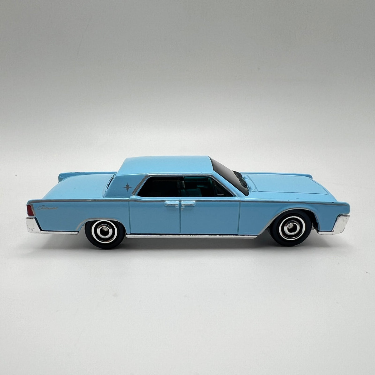 Matchbox 1964 Lincoln Continental Light Blue LOOSE 1/64