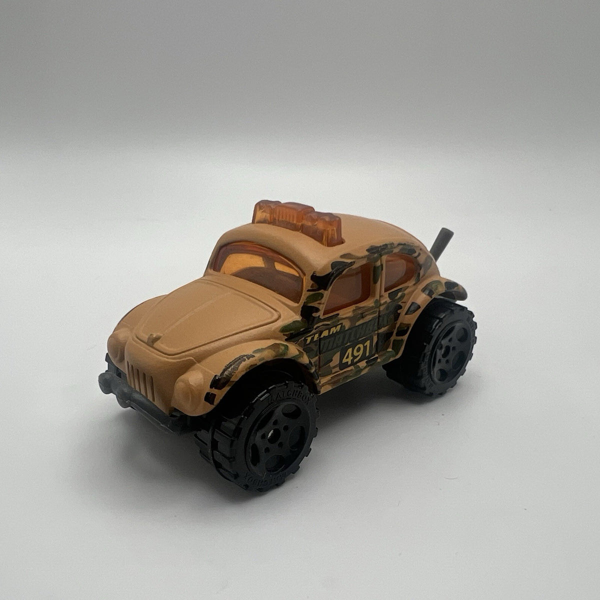 Volkswagen Classic Beetle 4x4 Collectible 1/64 Scale Diecast Diorama Model