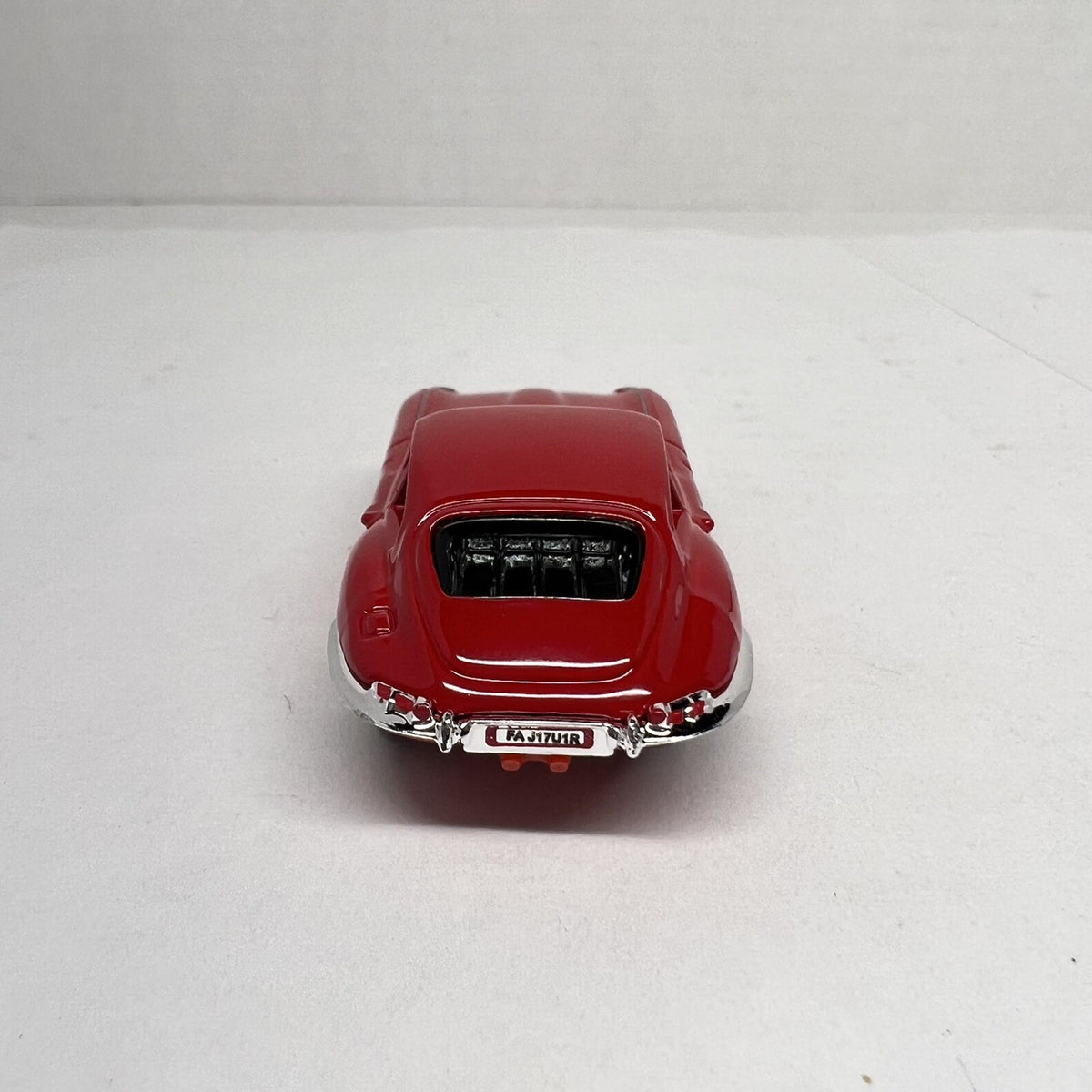 2005 Matchbox 1961 E-Type Jaguar Coupe Red MB688