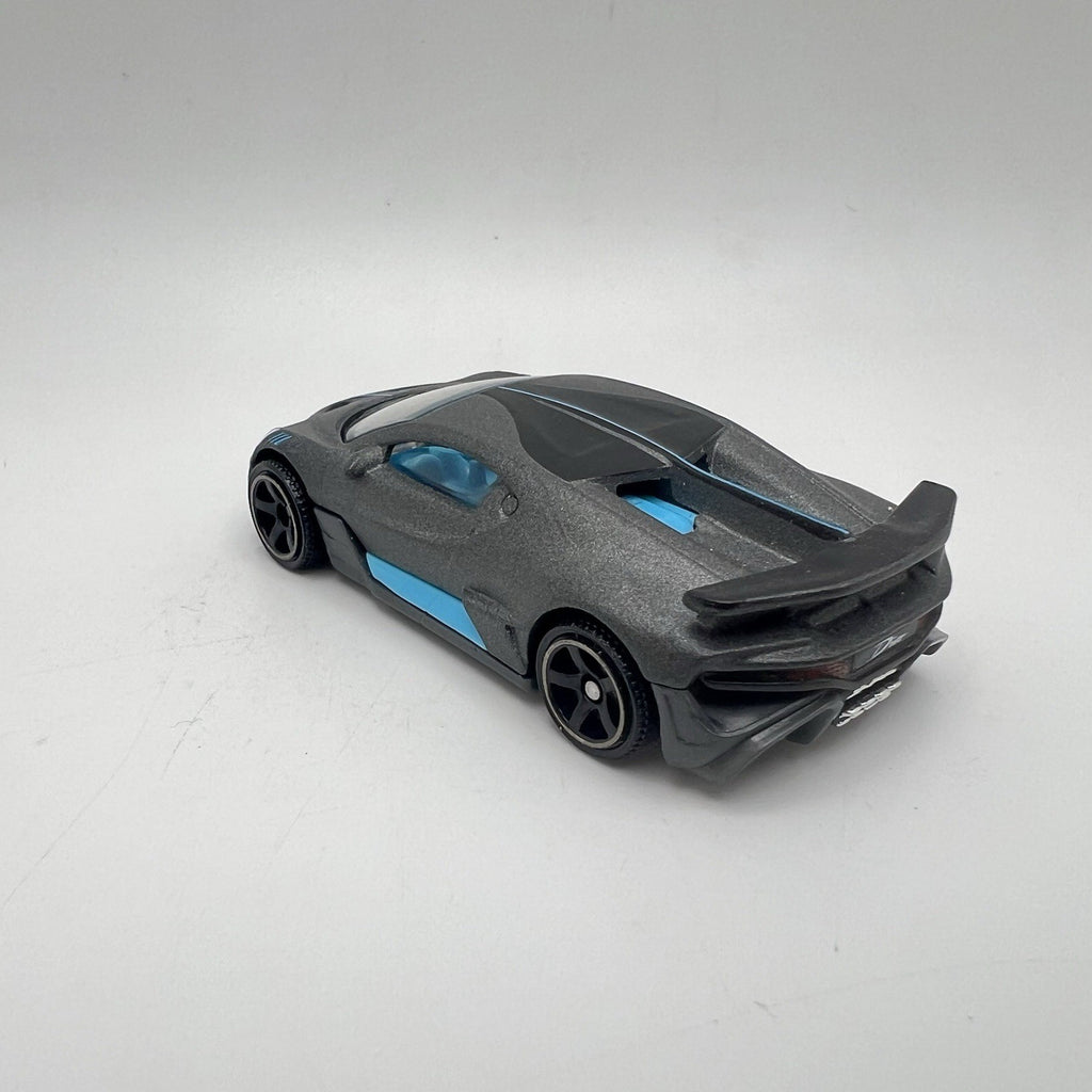 2019-2021 Bugatti Divo Collectible 1/64 Scale Diecast Diorama Model