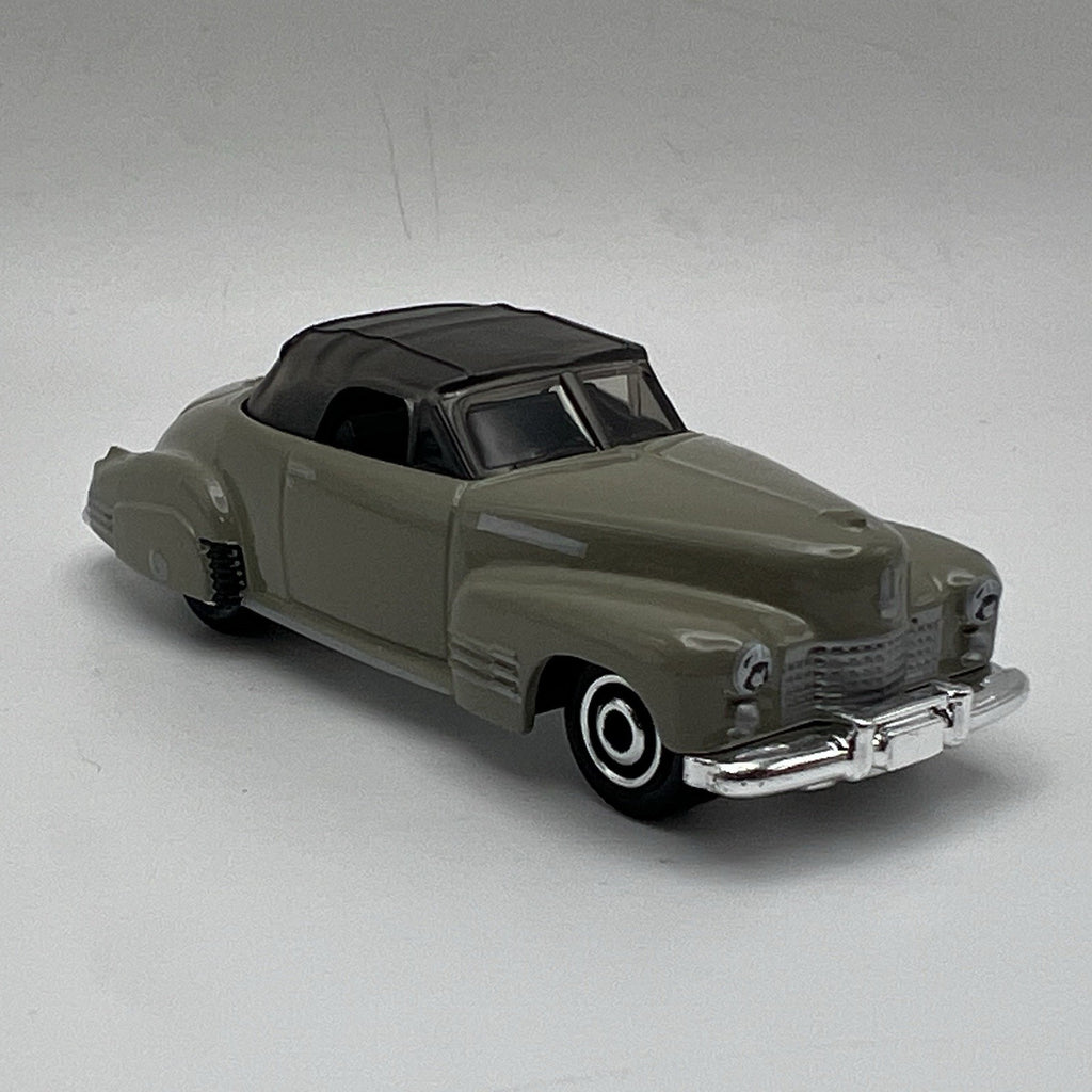 1941 41 Cadillac Series 62 Conv. Collectible 1/64 Scale Diecast Diorama Model