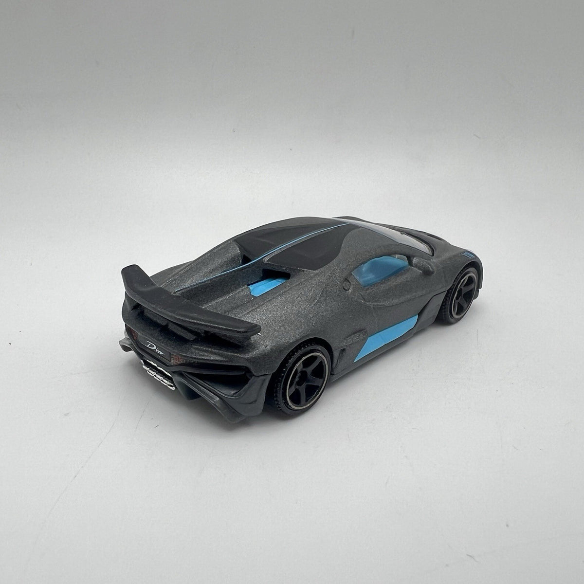 2019-2021 Bugatti Divo Collectible 1/64 Scale Diecast Diorama Model
