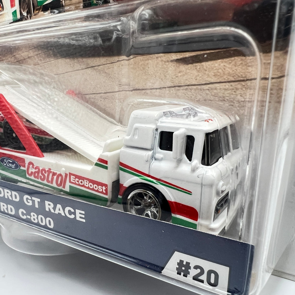 Hot Wheels Team Transport 2016 Ford GT Race Ford C-800 20 Castrol