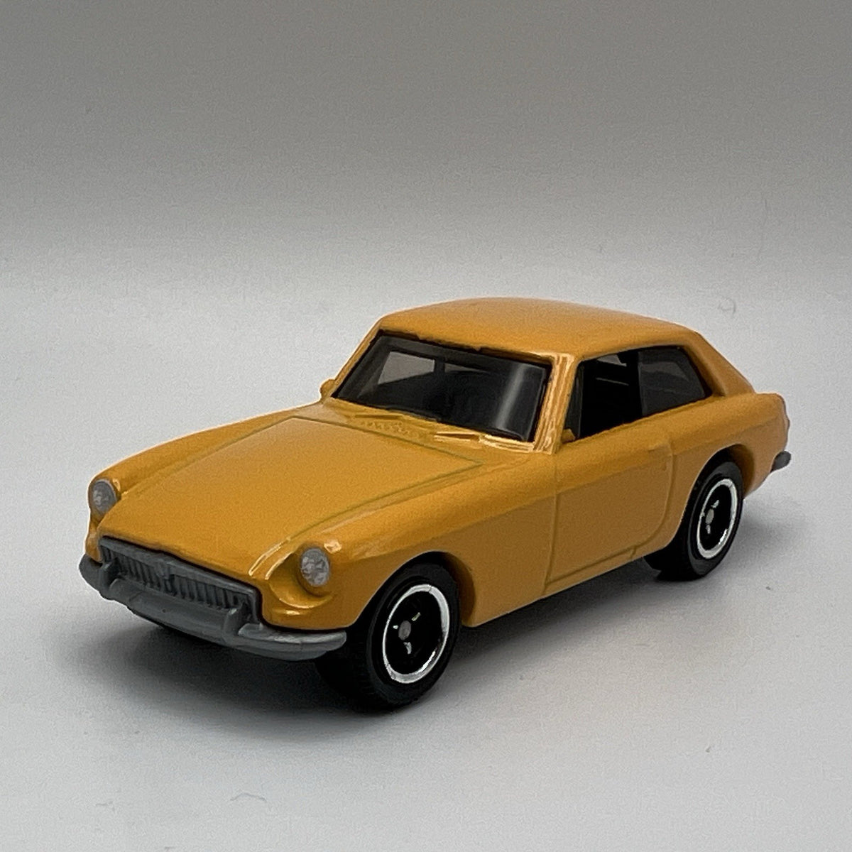 2022 Matchbox #73 1971 MGB GT Coupe Hardtop Yellow w/Silver Base 1:64 Scale NM