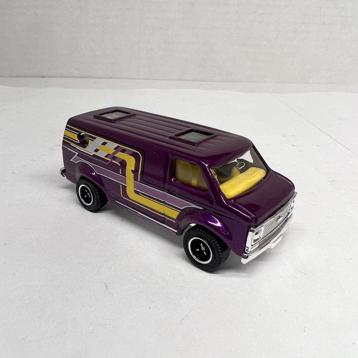 2006 Matchbox Chevy Van Diecast MB709 Purple