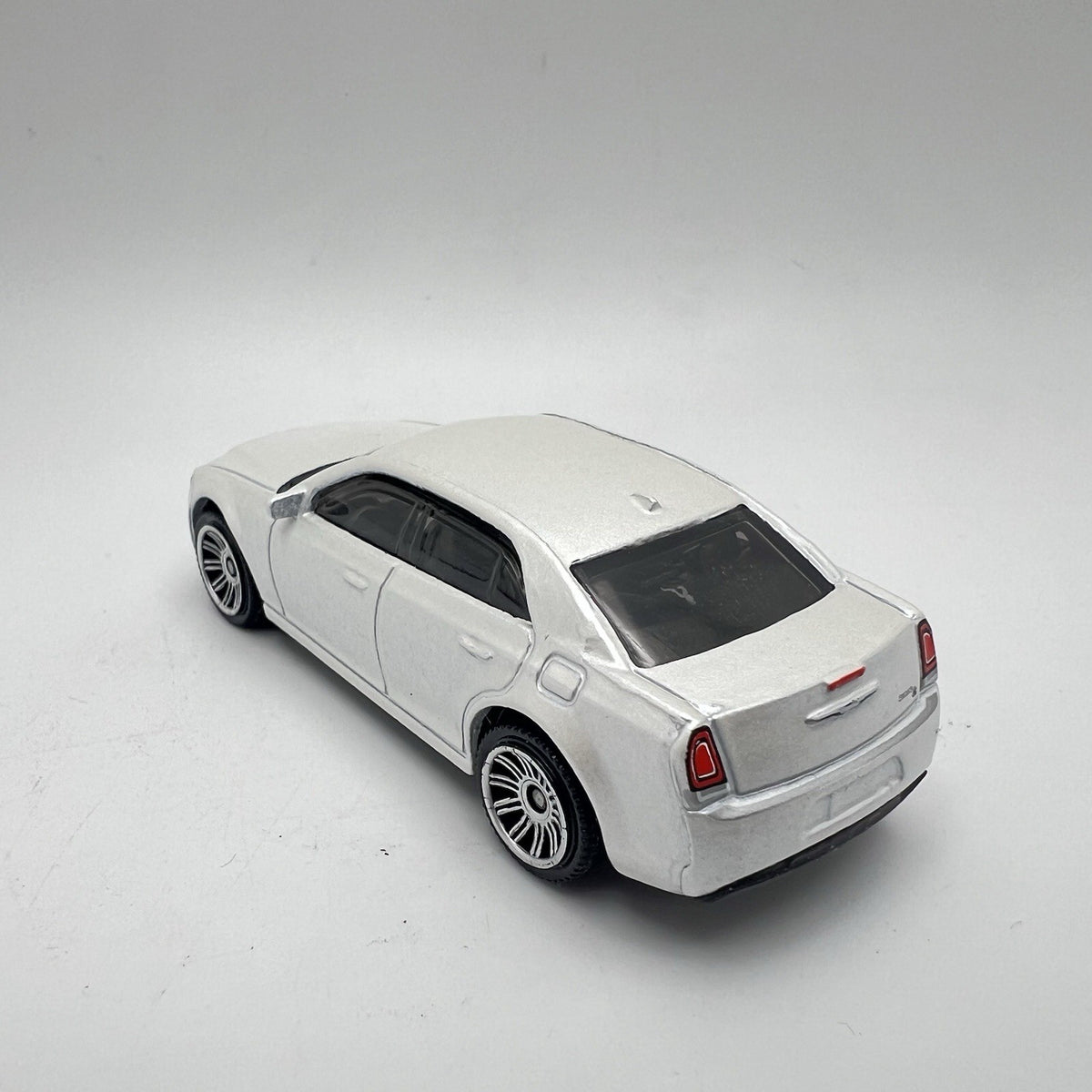 2015 15 Chrysler 300C Collectible 1/64 Scale Diecast Diorama Model