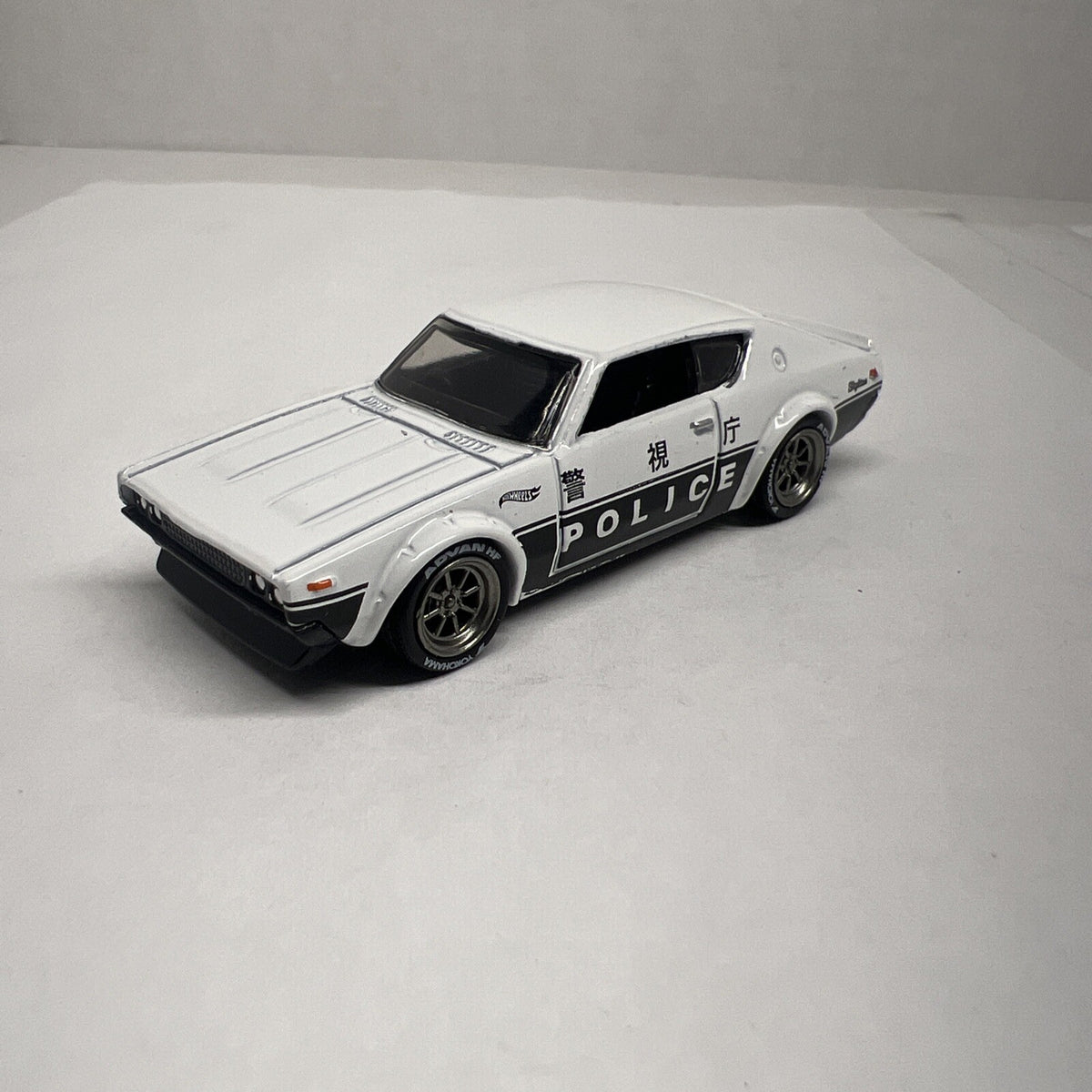 Hot Wheels LOOSE NISSAN SKYLINE 2000 GT-R Police With Real Riders