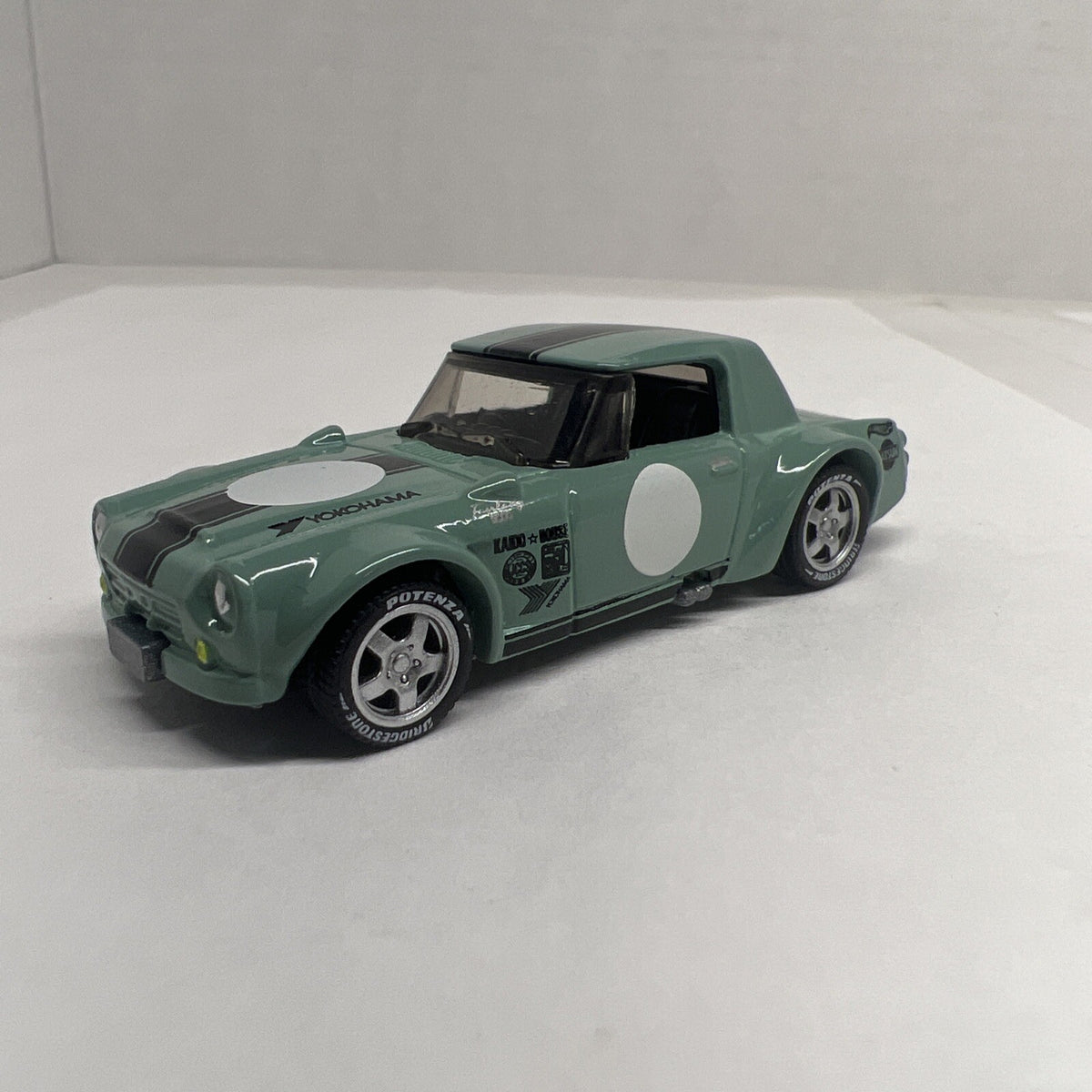 Hot Wheels Datsun Fairlady 2000 Legends of Speed #1/10 Yokohama With Real Riders