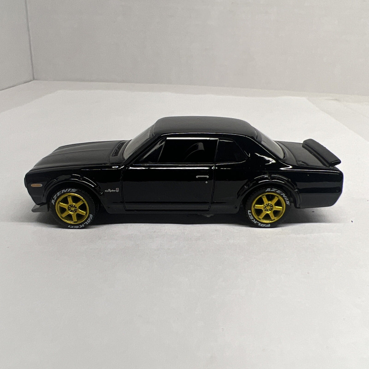 2014 HOT WHEELS NISSAN SKYLINE H/T 2000GT-X HW WORKSHOP  With Real Riders
