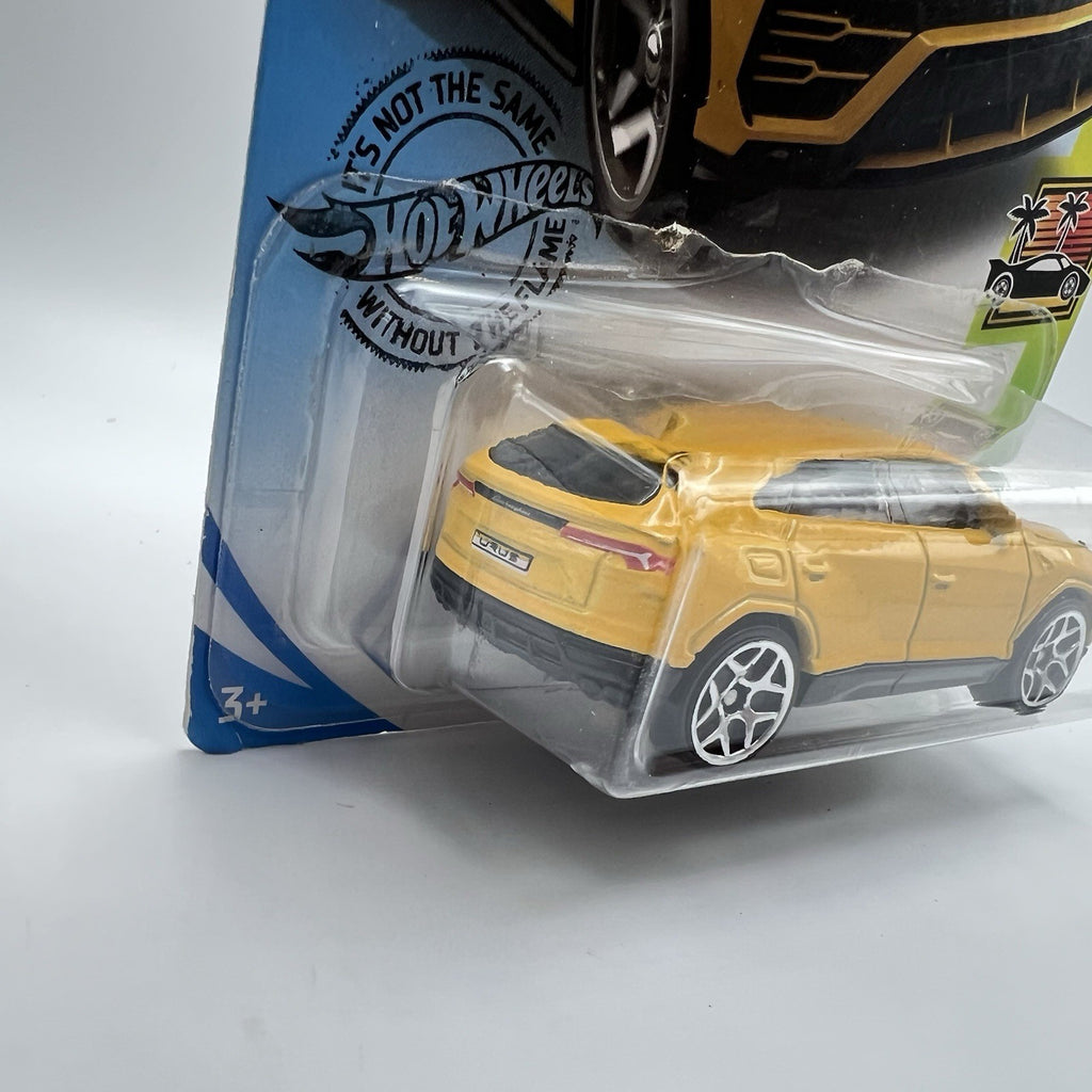 Hot Wheels '17 Lamborghini Urus Yellow 2020 Exotics Series 1/10 213/250