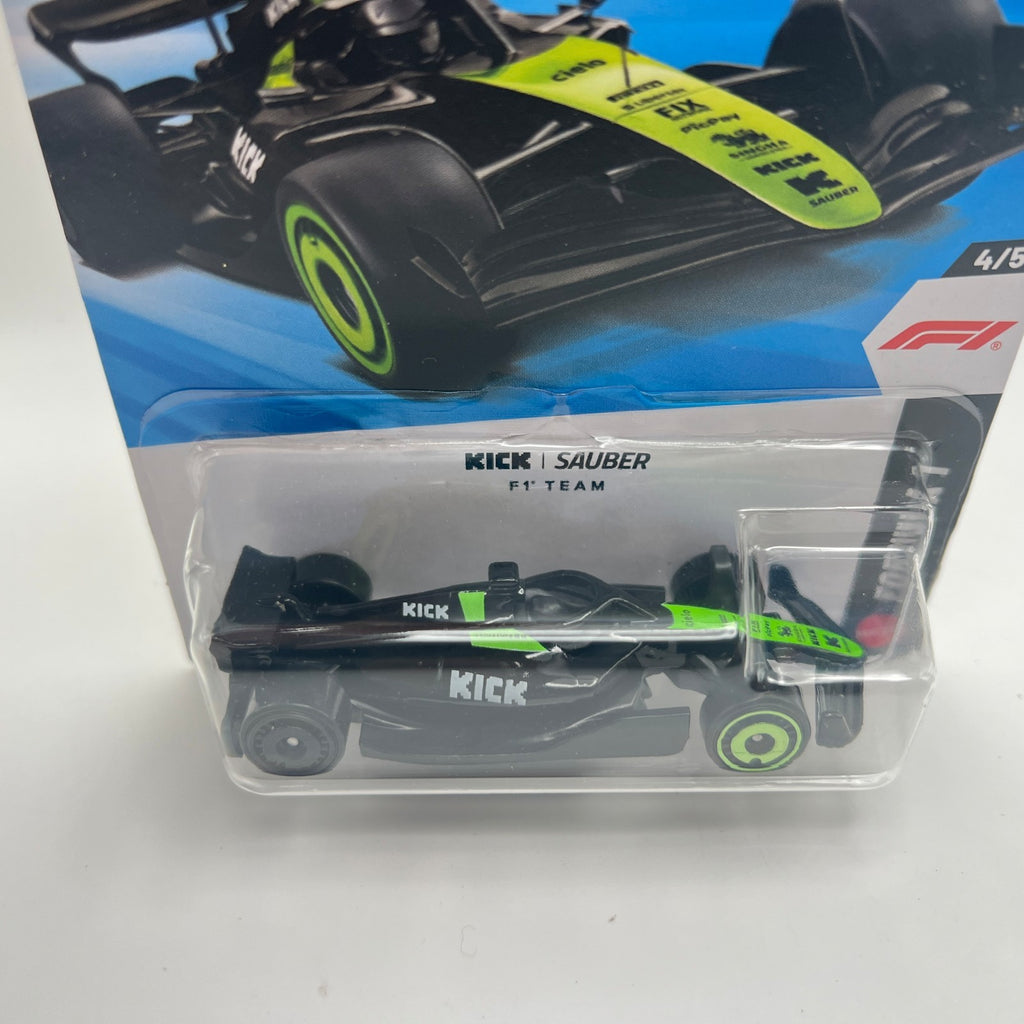 HOT WHEELS KICK SAUBER F1 TEAM Scale 1:64 For Diorama