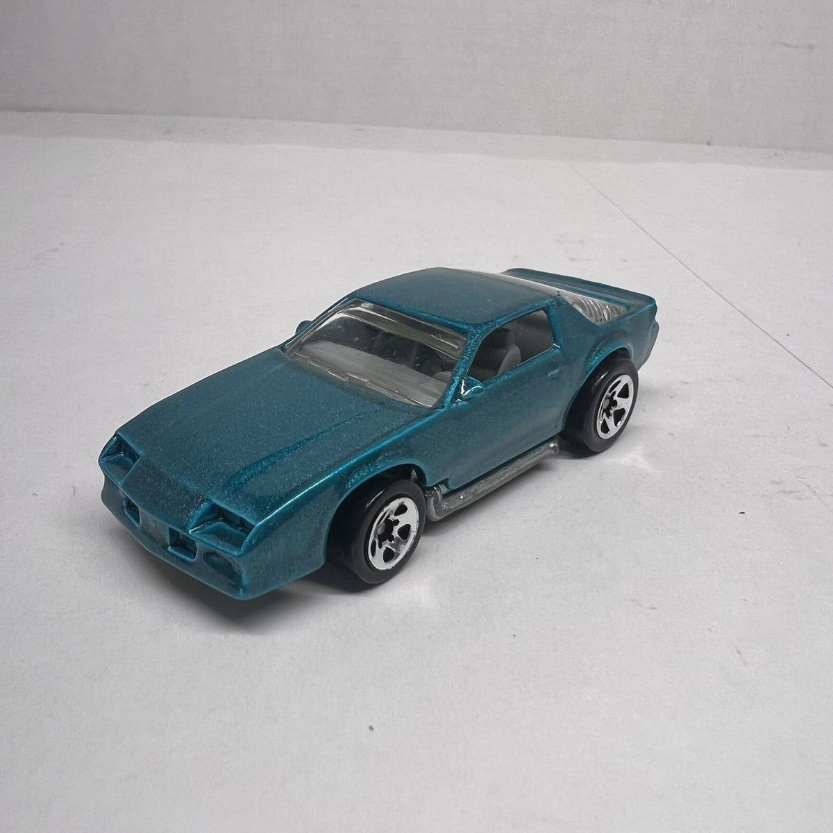 Hot Wheels Chevrolet Camaro Z-28 Teal 1983 1:64