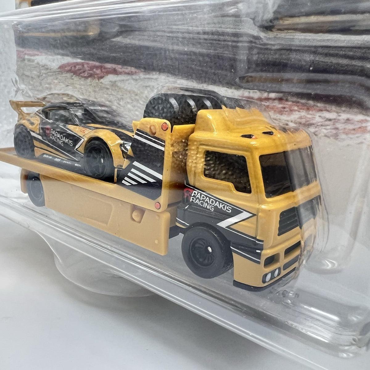 Hot Wheels Premium 2025 Team Transport '20 Toyota GR Supra Fleet Street #86