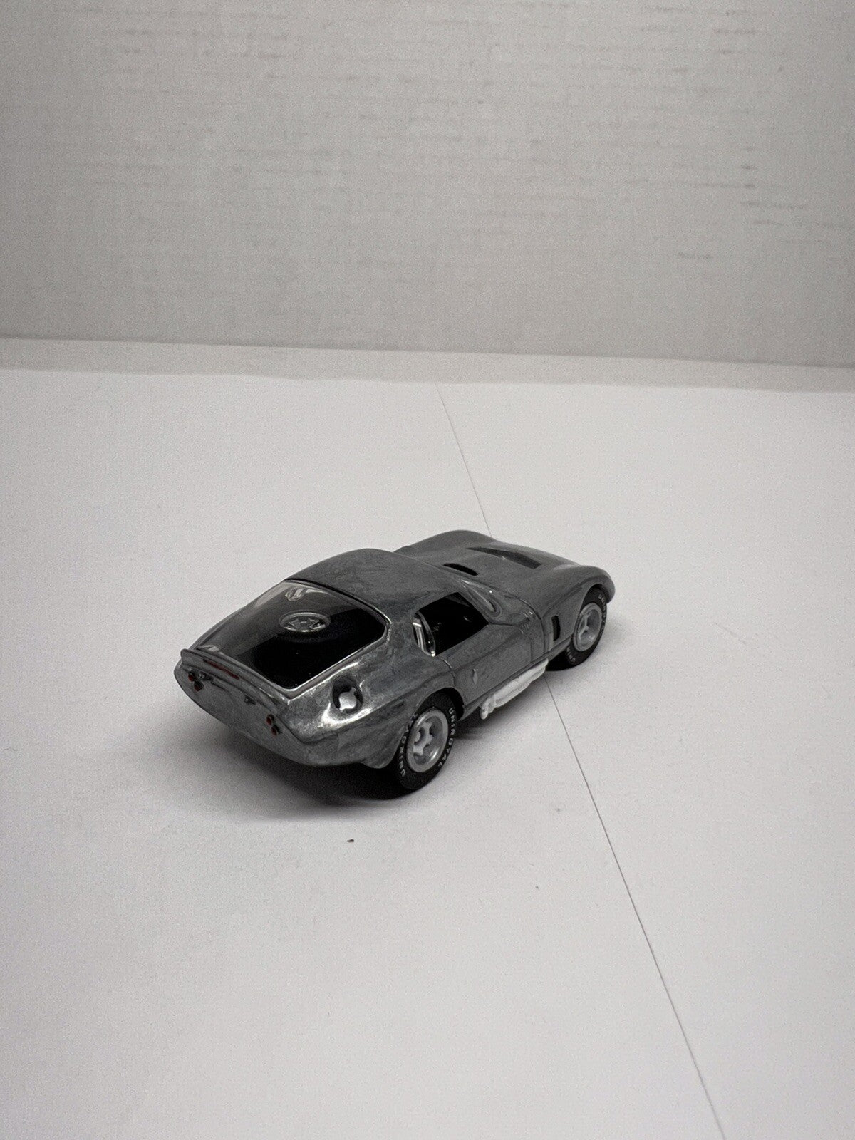 2007 MFG. Johnny Lightning Limited 1965 Shelby Cobra Daytona Classic gold