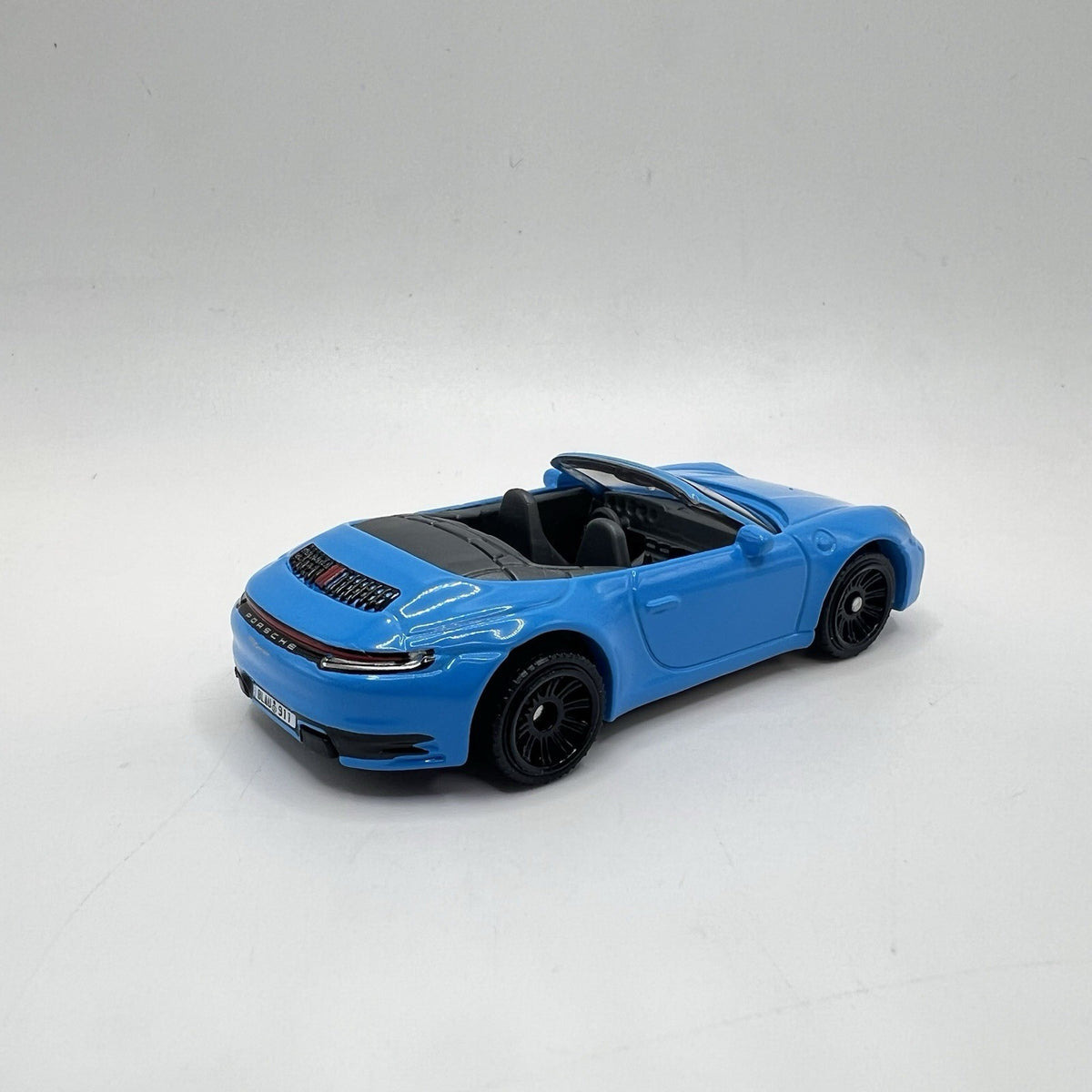 PORSCHE 911 CARRERA CABRIOLET Diorama Collectible DieCast Model Car 1:64 LOOSE