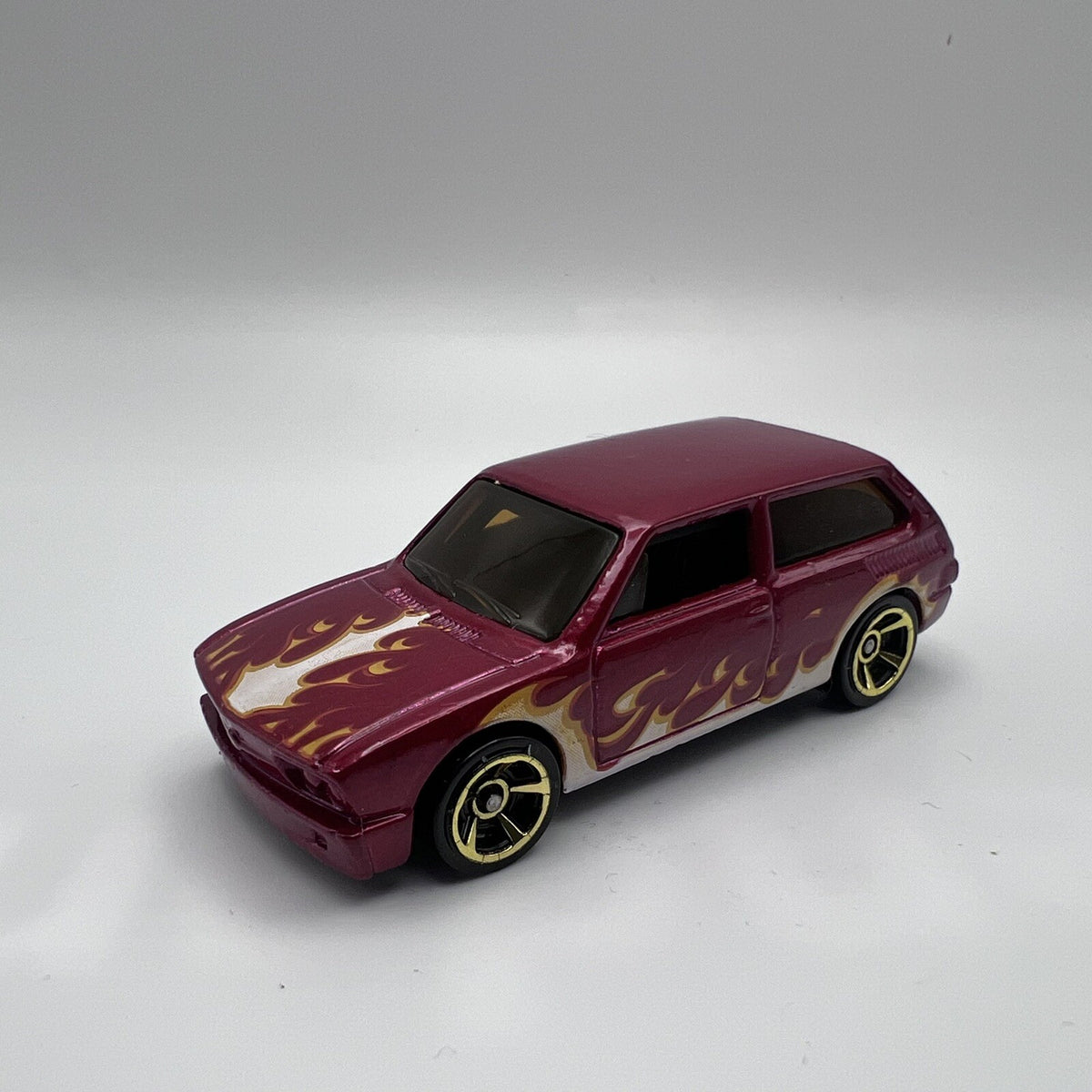 Hot Wheels Red Volkswagen Brasilia w/Flames 2012 Heat Fleet T9678 LOOSE