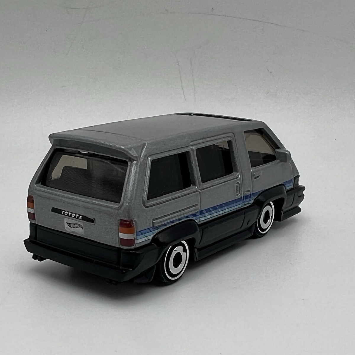 1986 86 Toyota Van Collectible 1/64 Scale Diecast Diorama Model J156