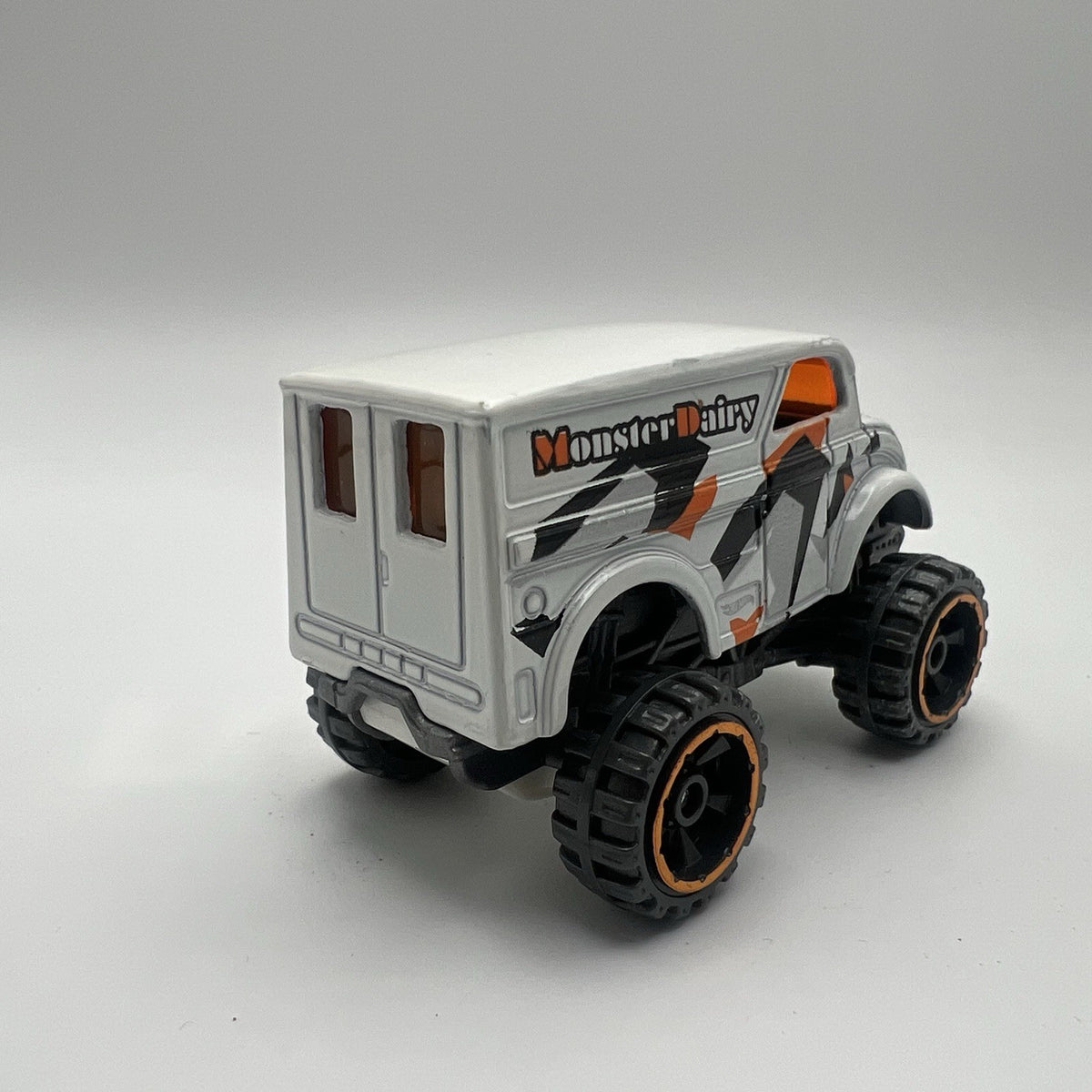 Hot Wheels Monster Dairy Delivery Truck - White - Loose 1:64 - Speed Blur