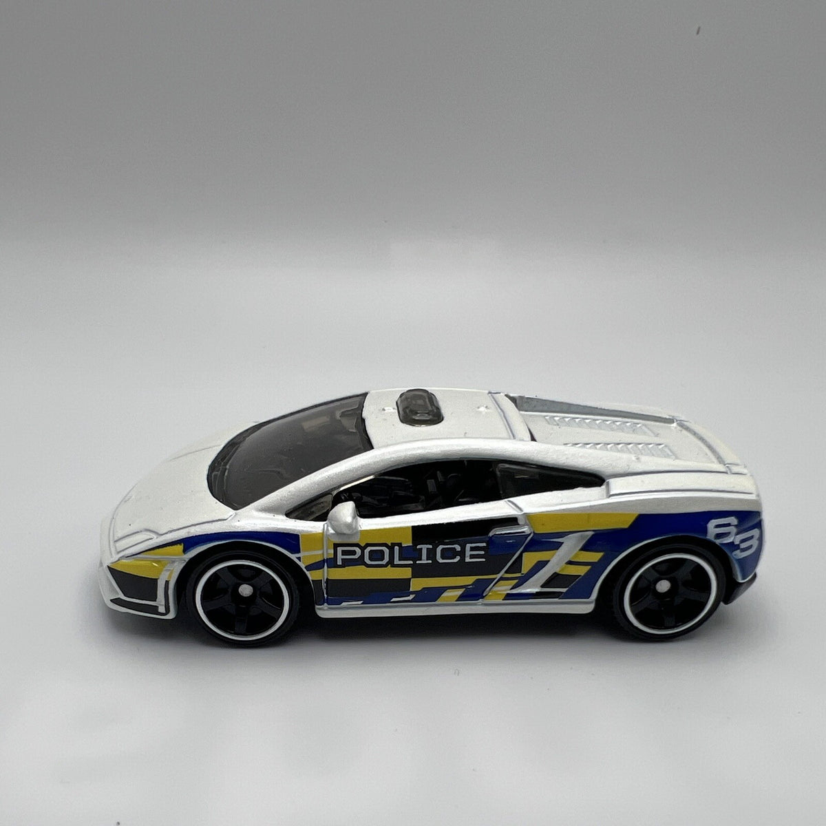 Matchbox Lamborghini Gallardo LP560-4 Police 1:64 Scale Diecast Car