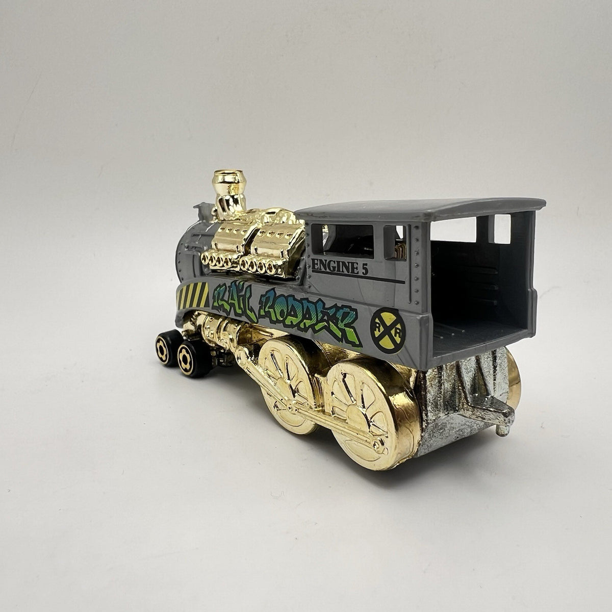 Hot Wheels Rail Rodder Engine 5 Gray Gold Graffiti Steam Train 1/64