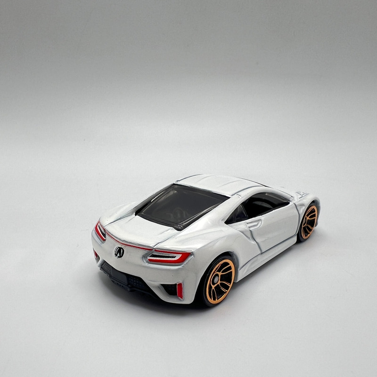 Hot Wheels '17 Acura NSX White Gold Wheels LOOSE 1/64