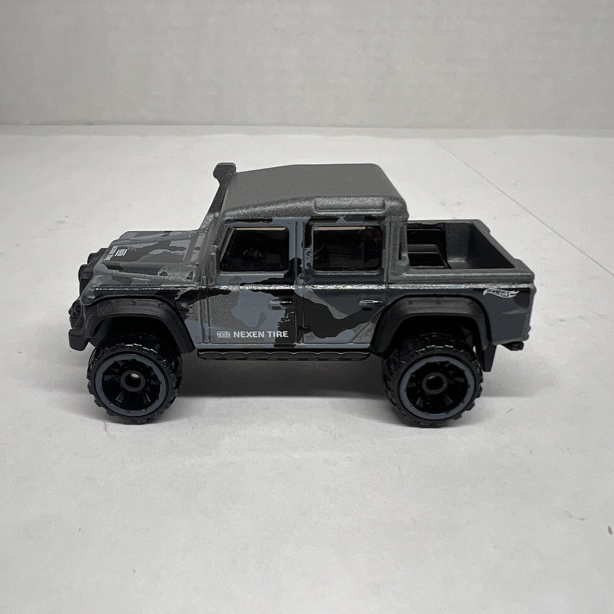 2018 Hot Wheels Loose Gray ‘15 Land Rover Defender Double Cab