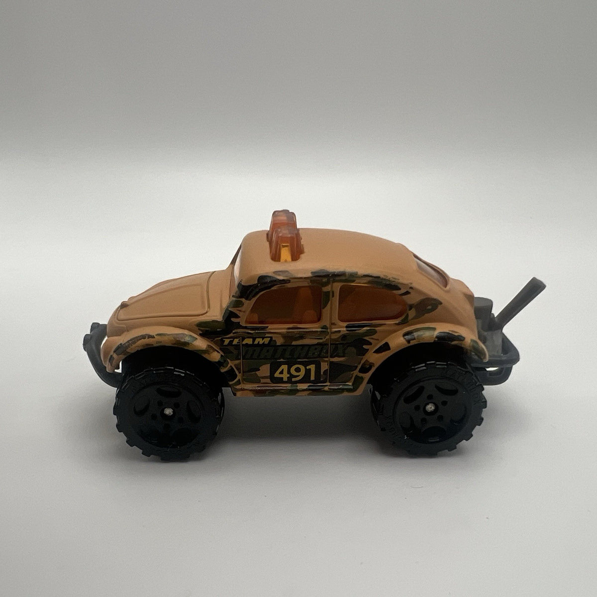 Volkswagen Classic Beetle 4x4 Collectible 1/64 Scale Diecast Diorama Model