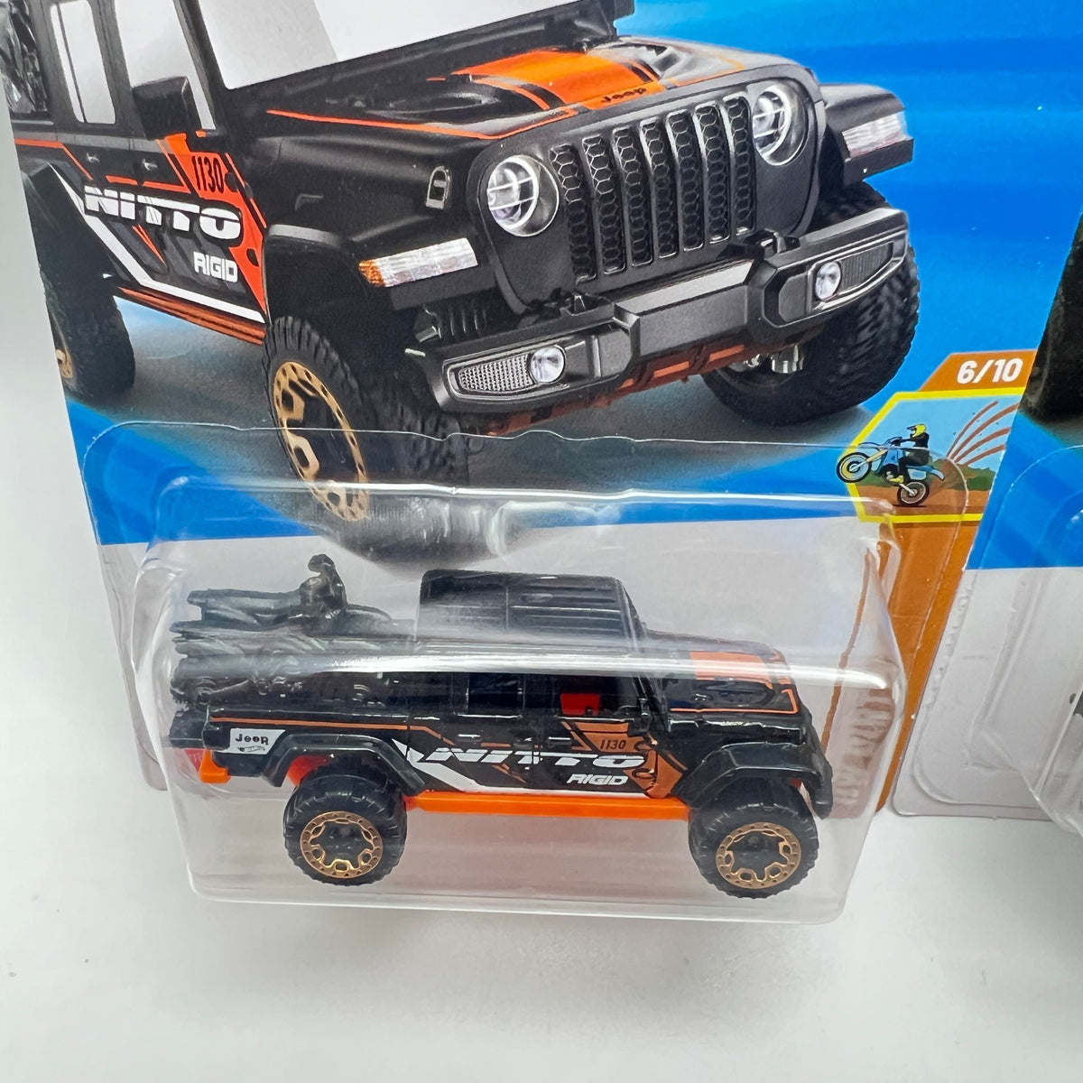 Hot Wheels '20 Jeep Gladiator Lot of 2 Black + Green
