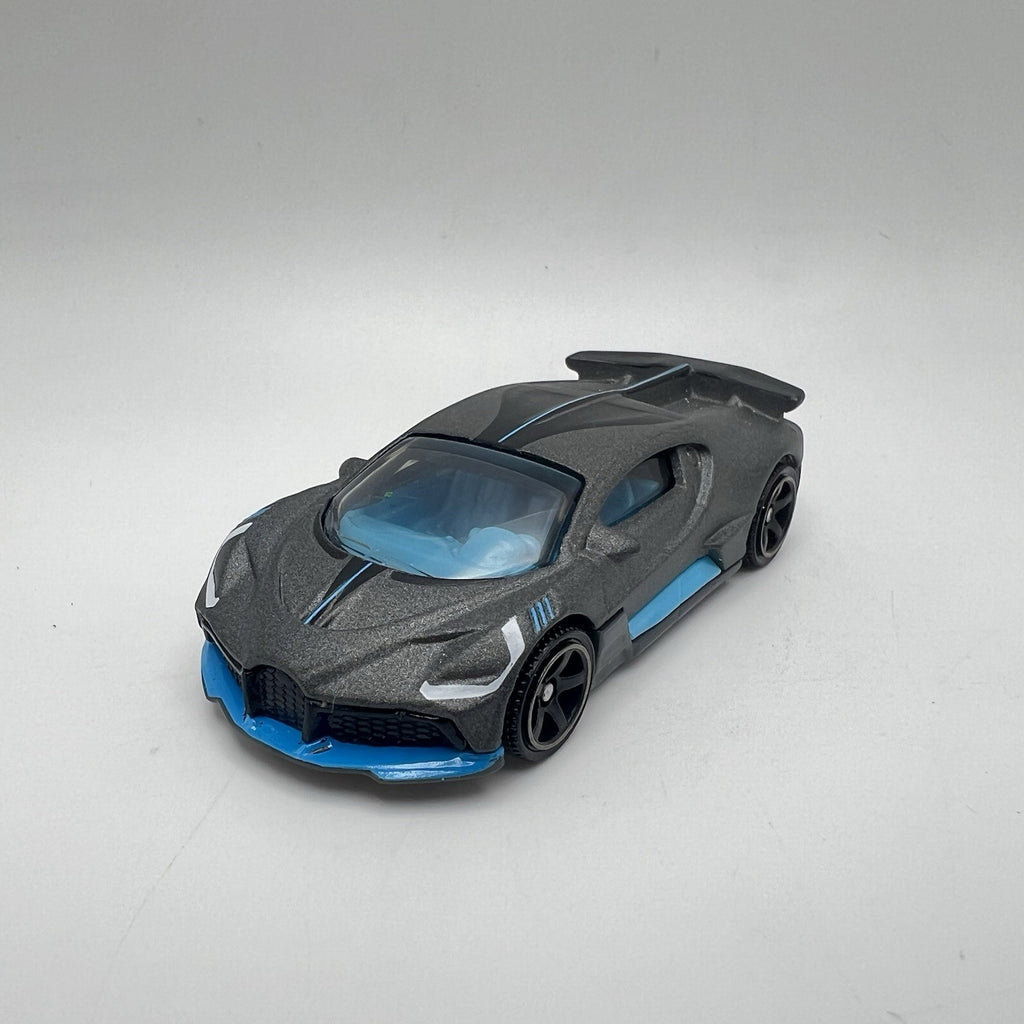 2019-2021 Bugatti Divo Collectible 1/64 Scale Diecast Diorama Model