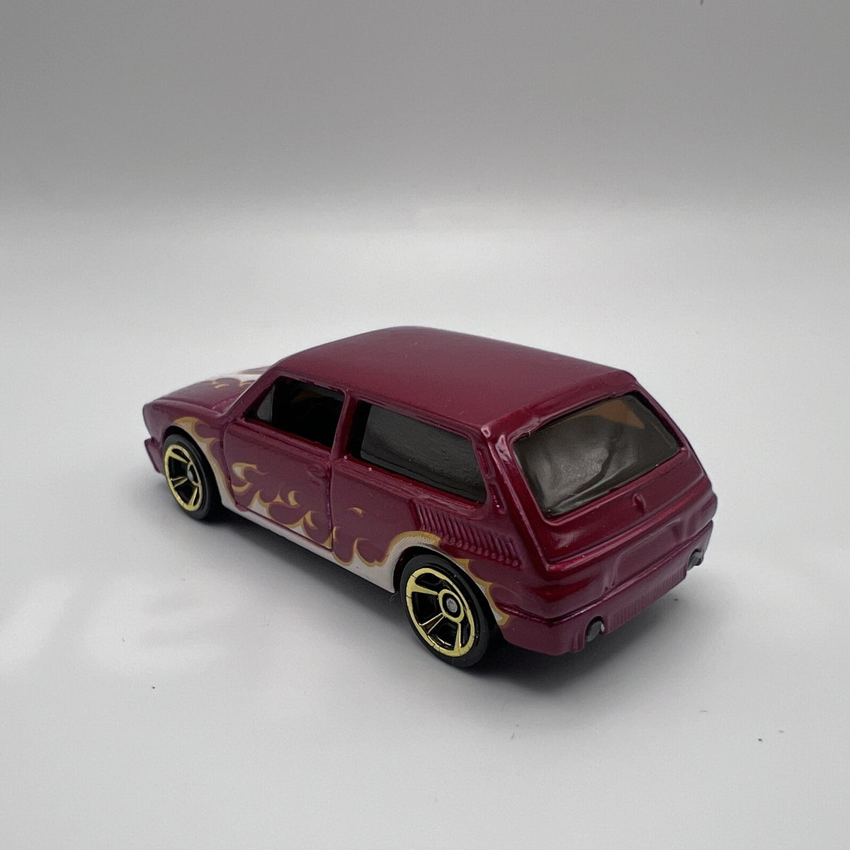 Hot Wheels Red Volkswagen Brasilia w/Flames 2012 Heat Fleet T9678 LOOSE