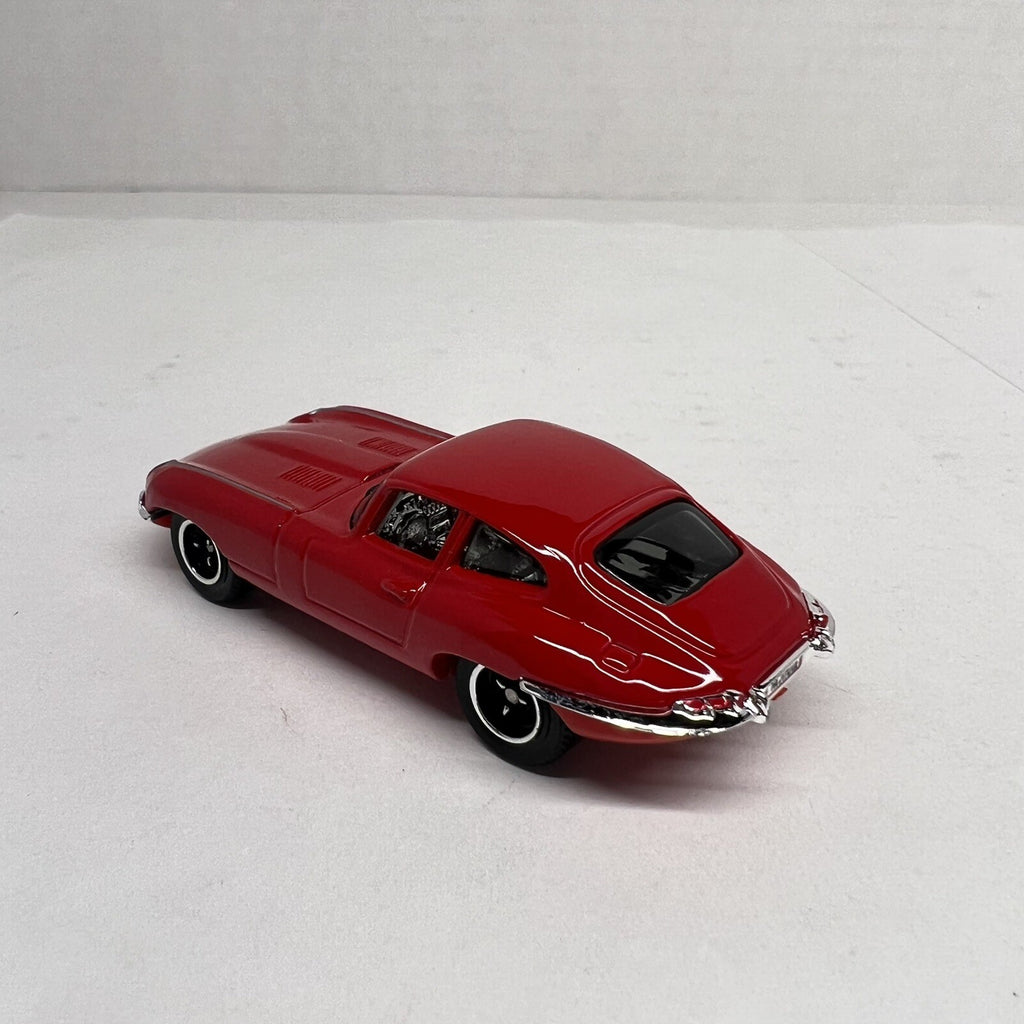 2005 Matchbox 1961 E-Type Jaguar Coupe Red MB688