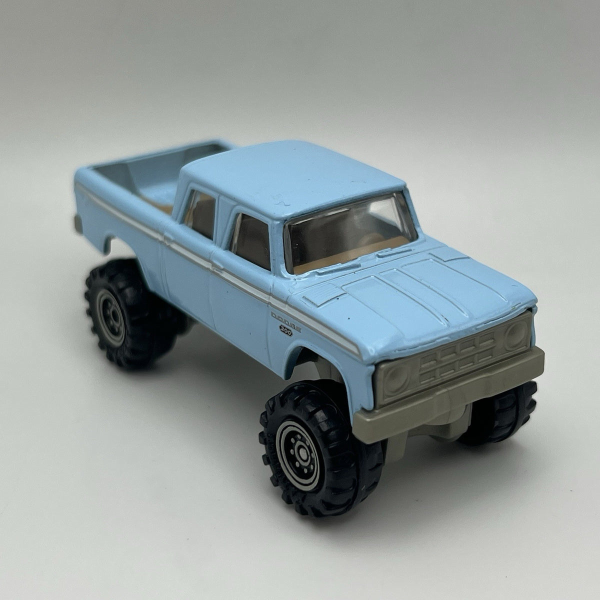 1968 68 Dodge D200 Pickup Truck Collectible 1/64 Scale Diecast Collector Car
