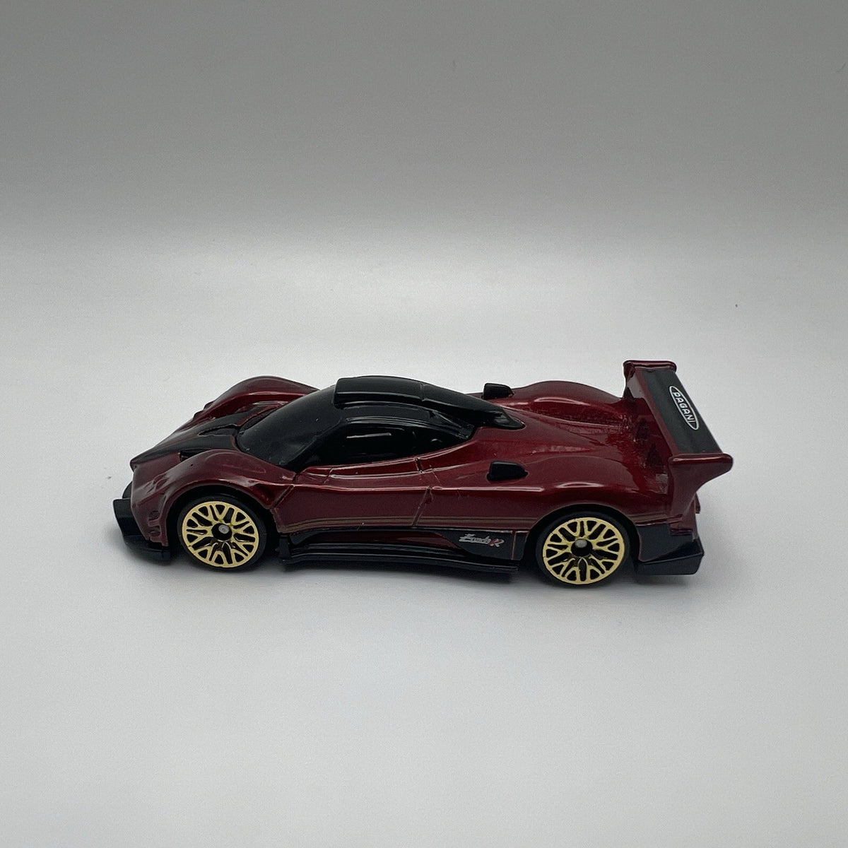 2009-2011 Pagani Zonda R Collectible 1/64 Scale Diecast Diorama Model