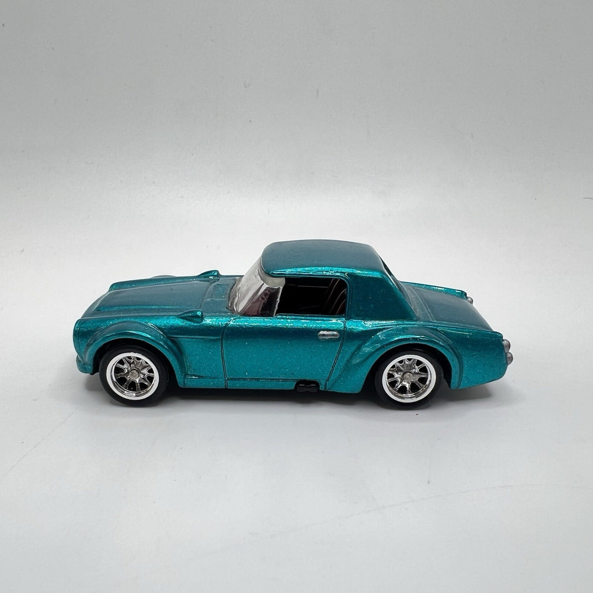 Hot Wheels  DATSUN FAIRLADY 2000 CUSTOM MADE Diecast Car 1:64